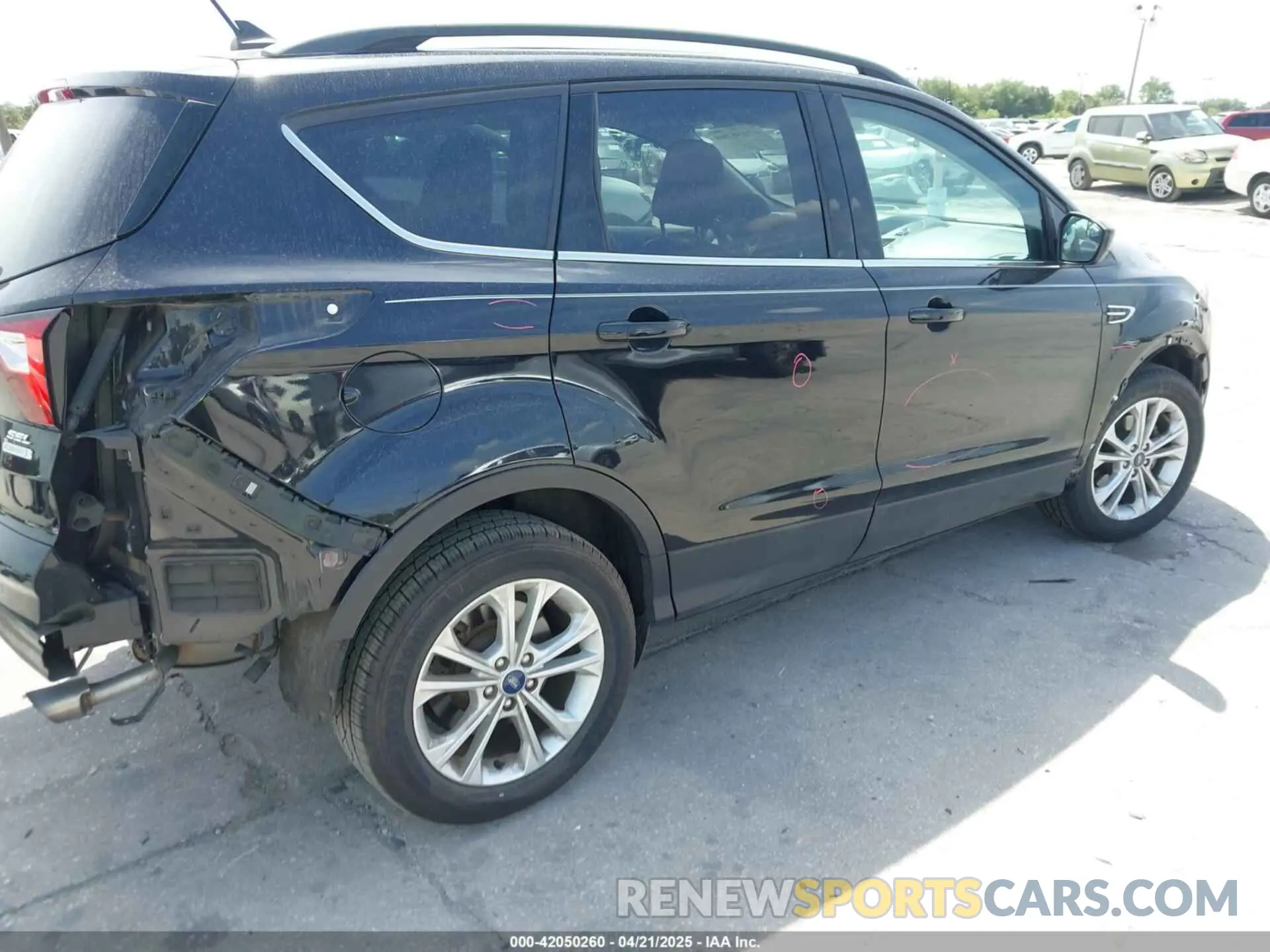4 Photograph of a damaged car 1FMCU0HD8KUB95331 FORD ESCAPE 2019