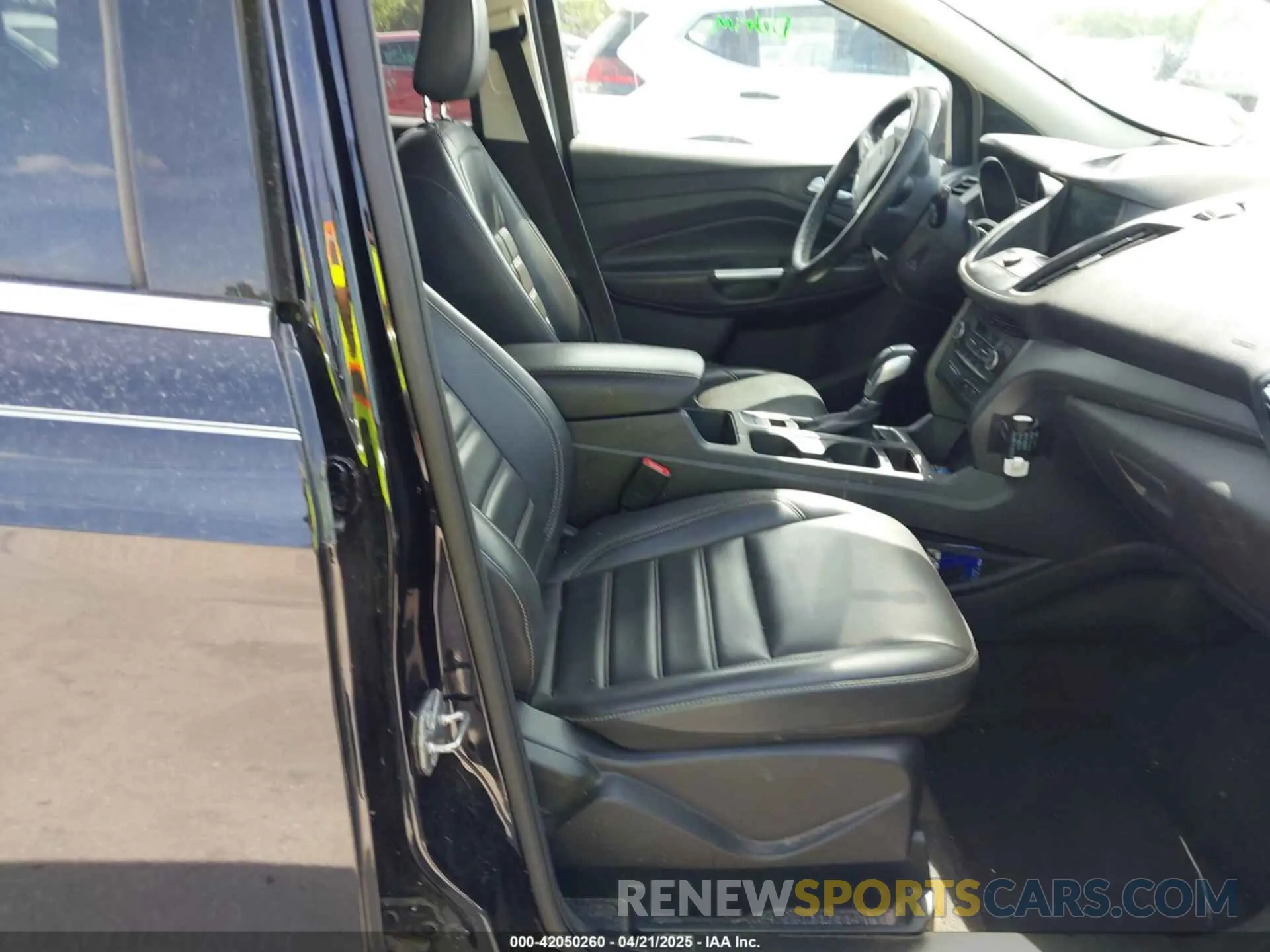 5 Photograph of a damaged car 1FMCU0HD8KUB95331 FORD ESCAPE 2019