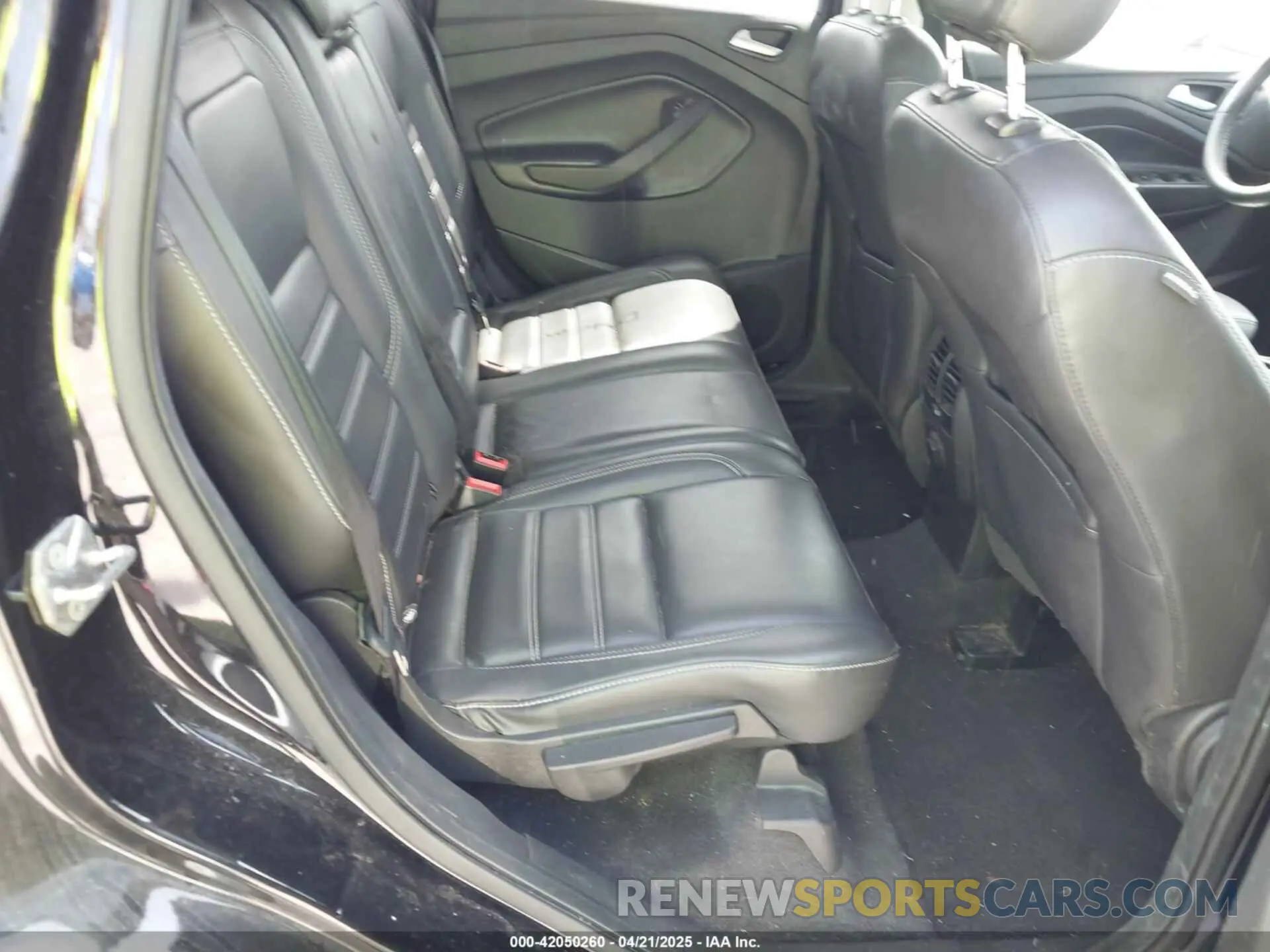 8 Photograph of a damaged car 1FMCU0HD8KUB95331 FORD ESCAPE 2019