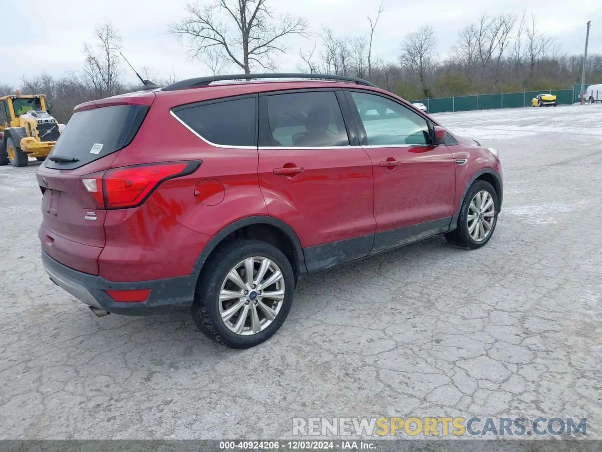 4 Photograph of a damaged car 1FMCU0HD8KUC23323 FORD ESCAPE 2019