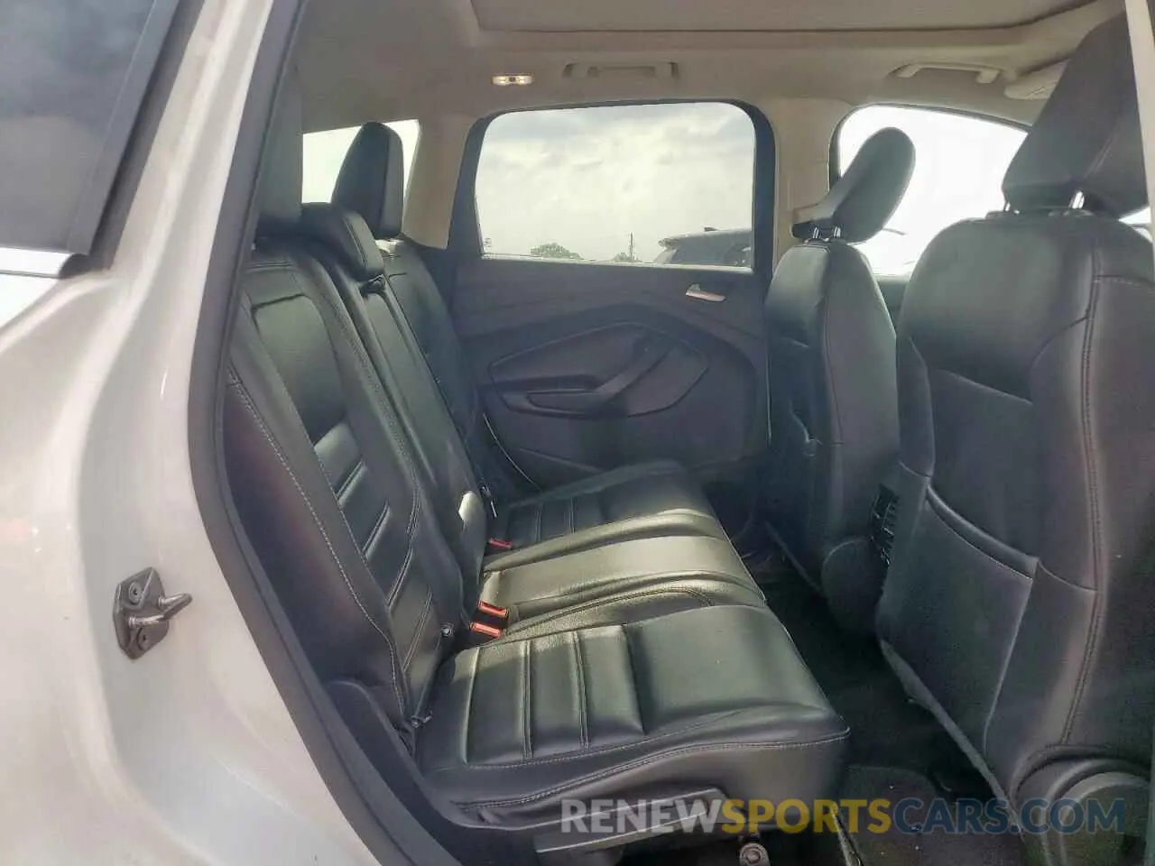 11 Photograph of a damaged car 1FMCU0HD8KUC25623 FORD ESCAPE 2019