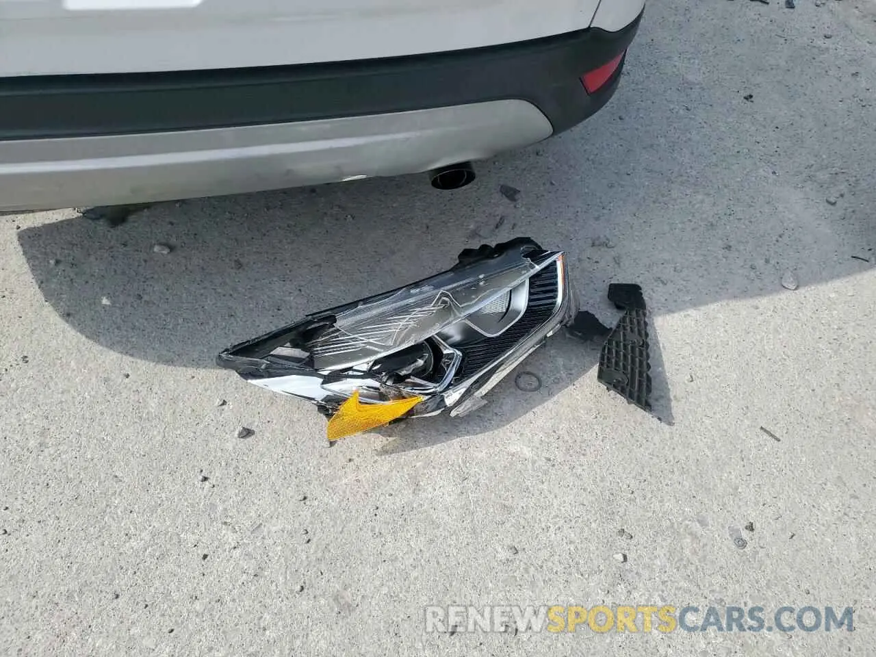13 Photograph of a damaged car 1FMCU0HD8KUC25623 FORD ESCAPE 2019