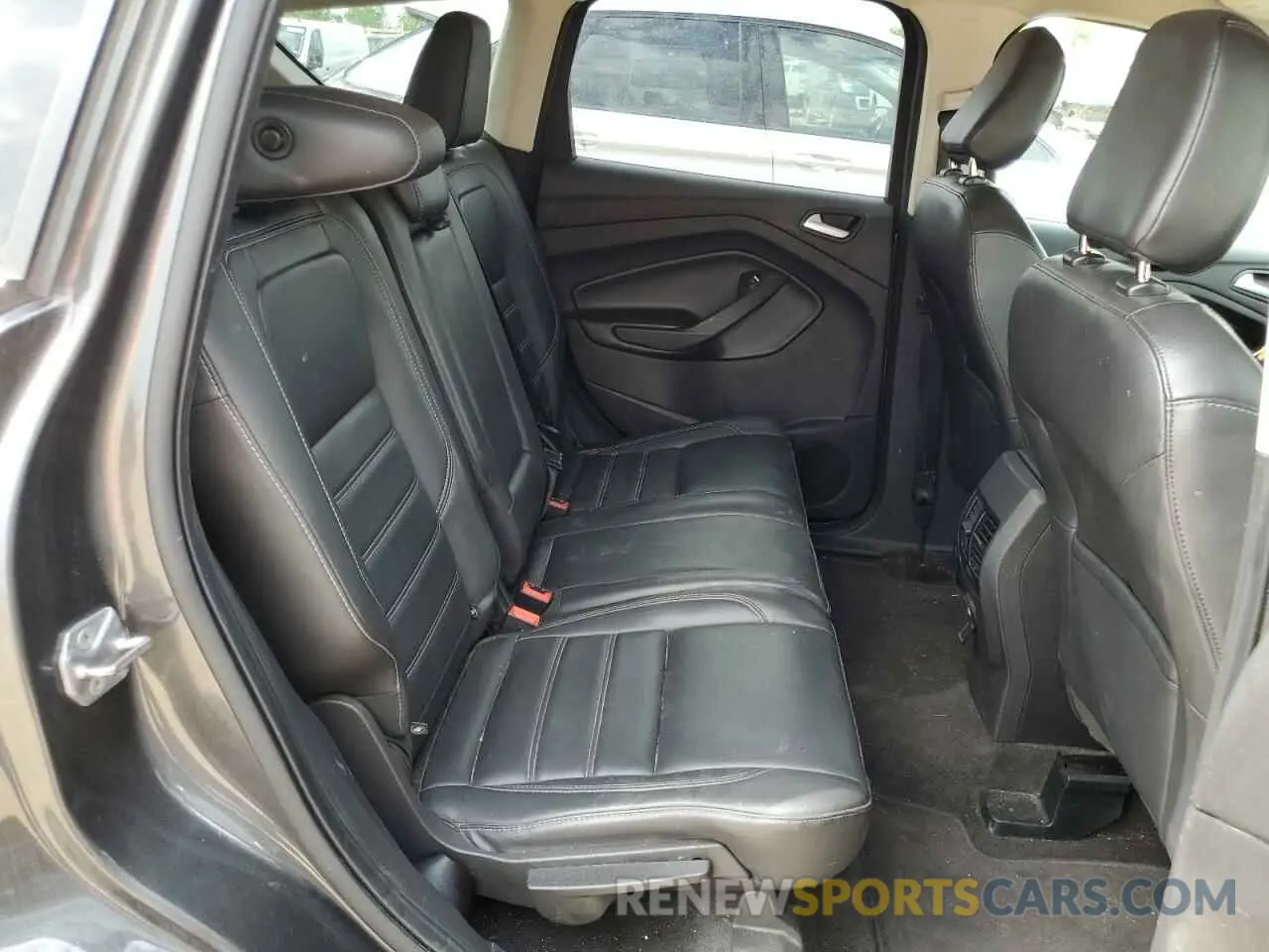 11 Photograph of a damaged car 1FMCU0HD9KUB00369 FORD ESCAPE 2019