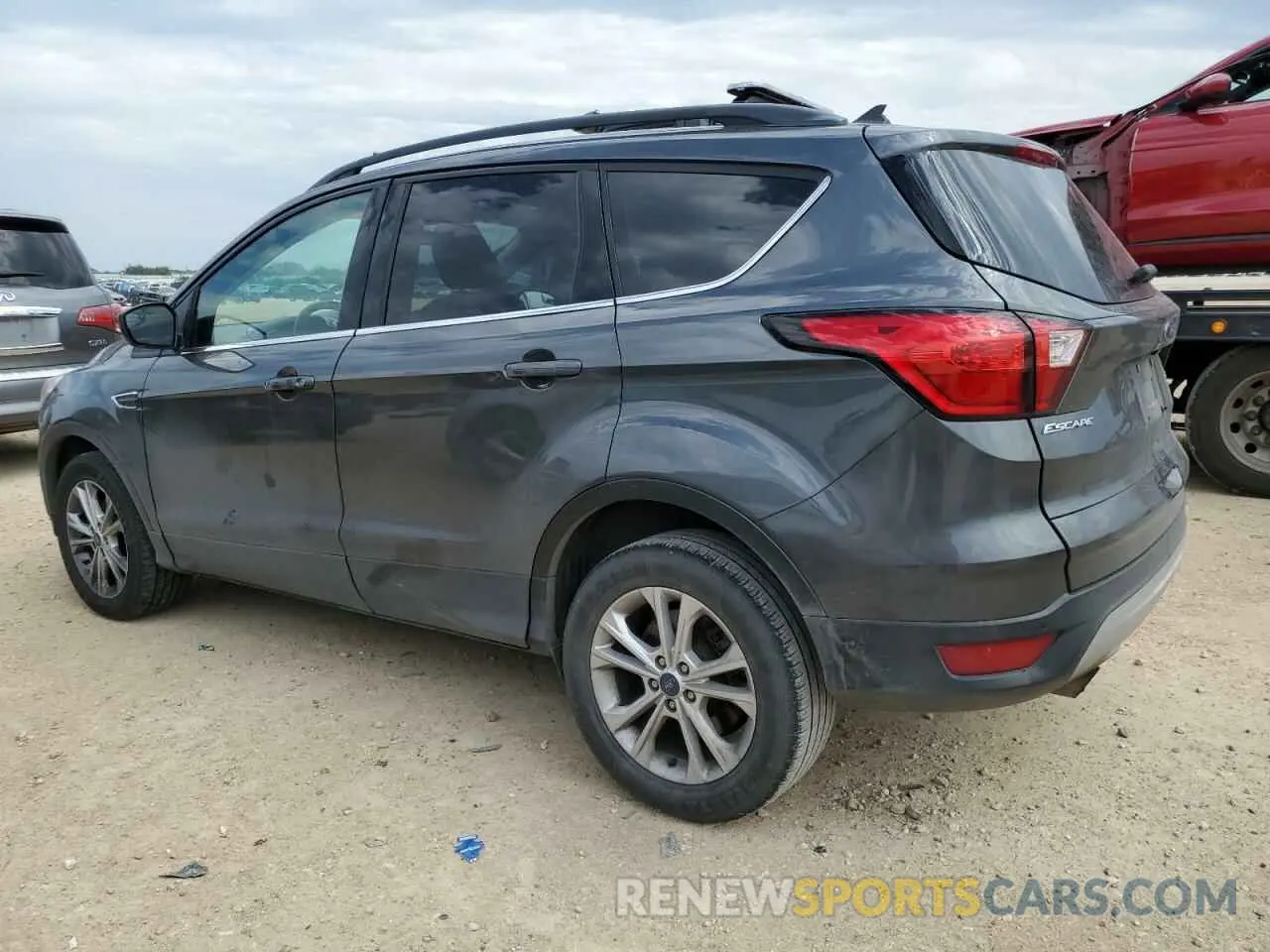 2 Photograph of a damaged car 1FMCU0HD9KUB00369 FORD ESCAPE 2019