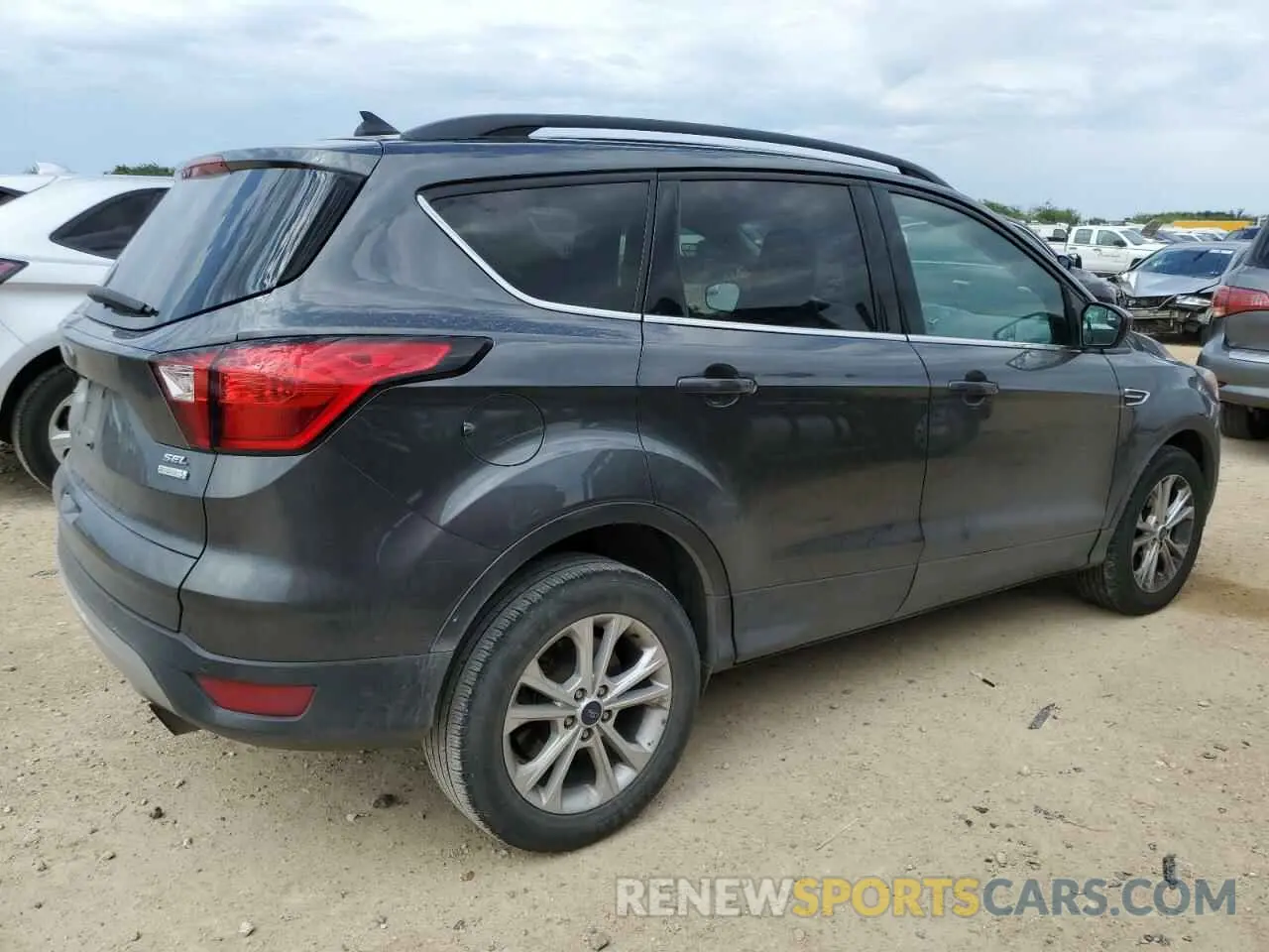 3 Photograph of a damaged car 1FMCU0HD9KUB00369 FORD ESCAPE 2019
