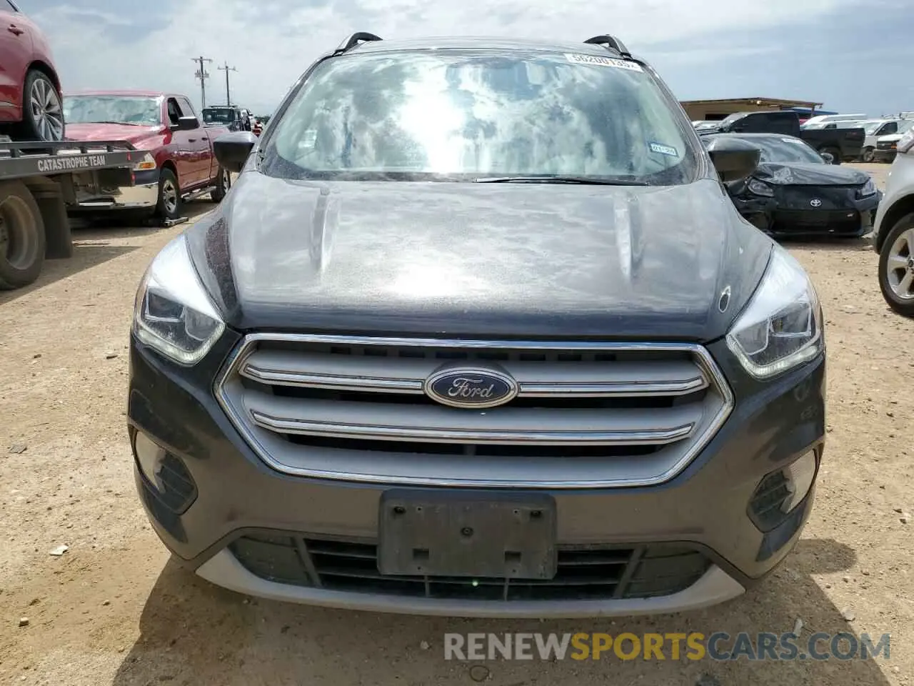 5 Photograph of a damaged car 1FMCU0HD9KUB00369 FORD ESCAPE 2019