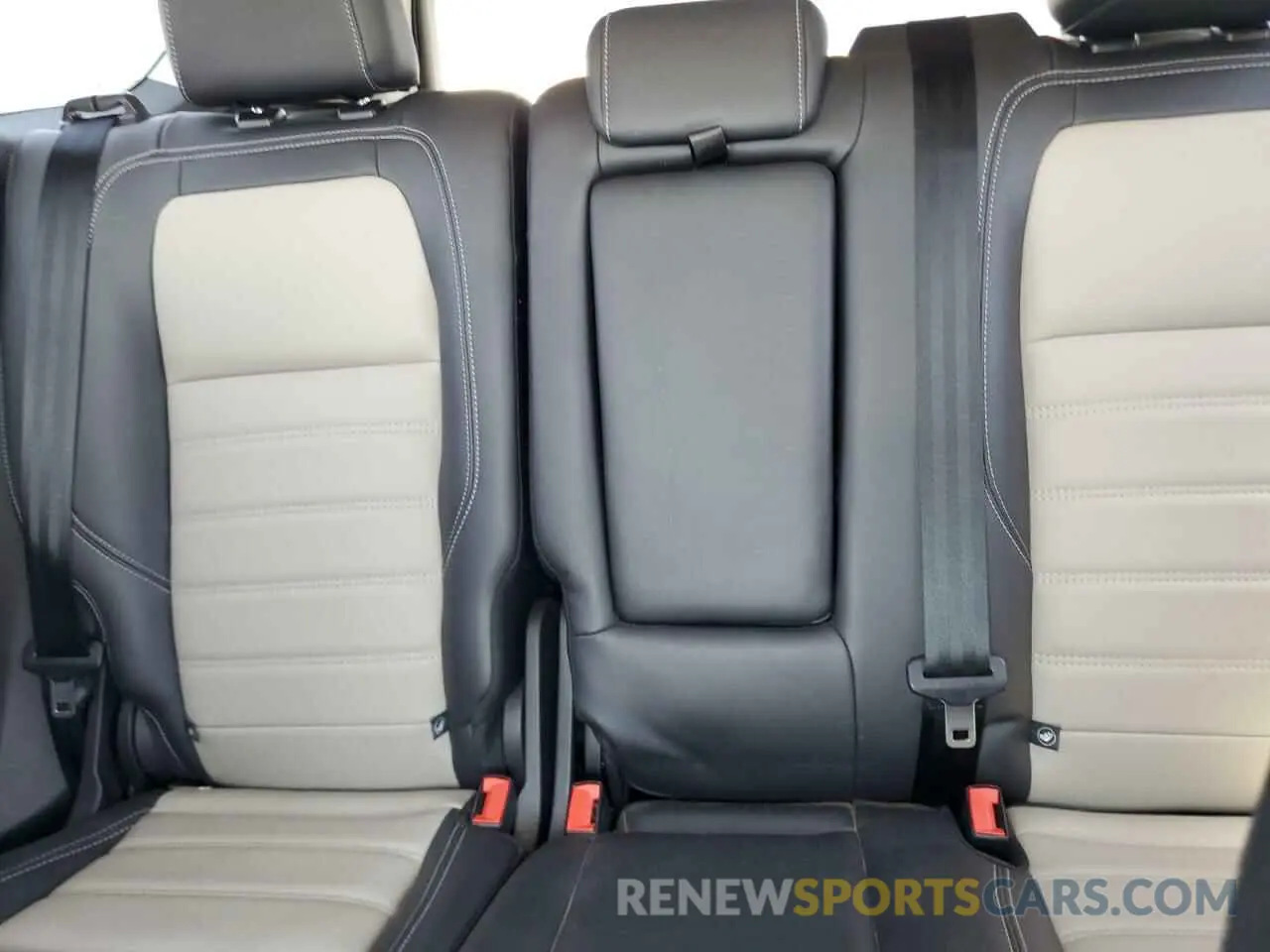 10 Photograph of a damaged car 1FMCU0HDXKUA03861 FORD ESCAPE 2019
