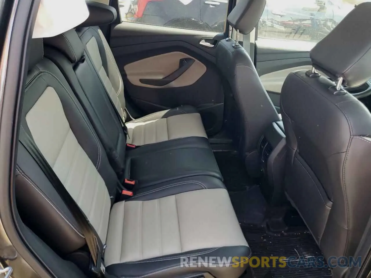 11 Photograph of a damaged car 1FMCU0HDXKUA03861 FORD ESCAPE 2019
