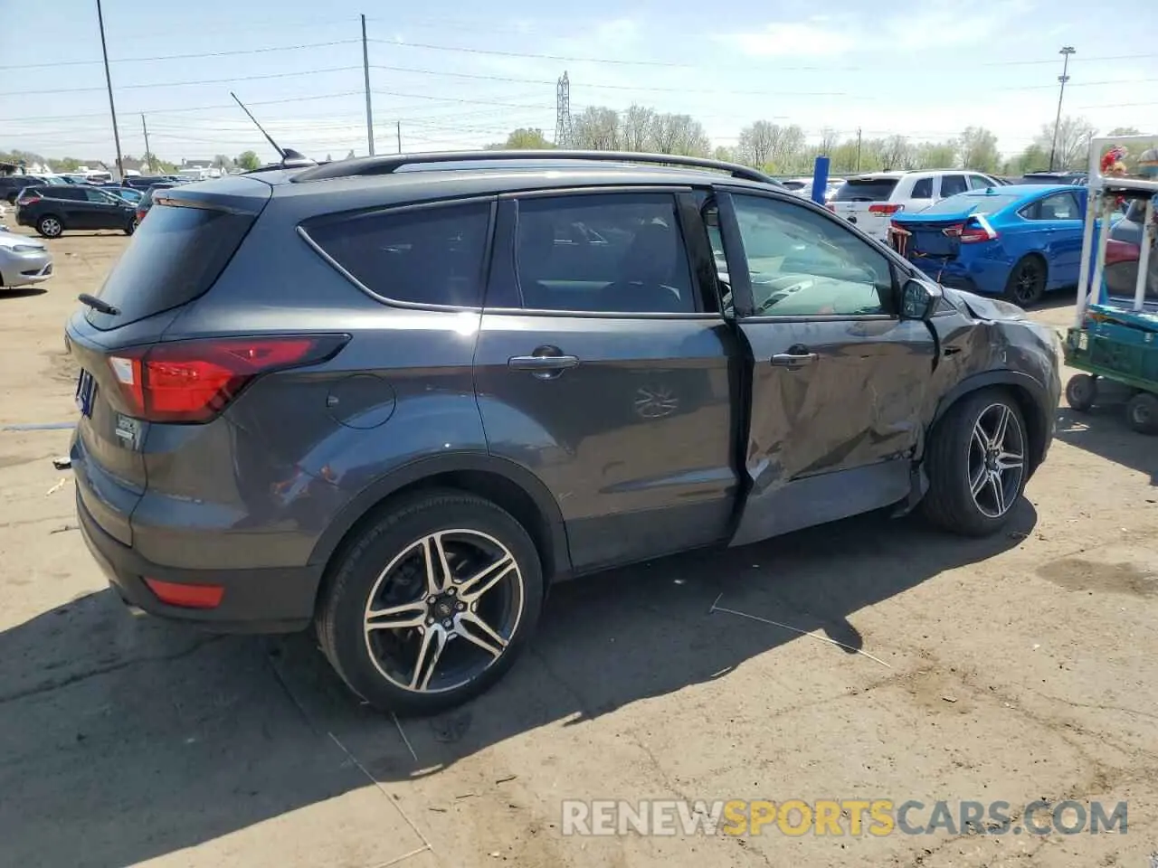 3 Photograph of a damaged car 1FMCU0HDXKUA03861 FORD ESCAPE 2019