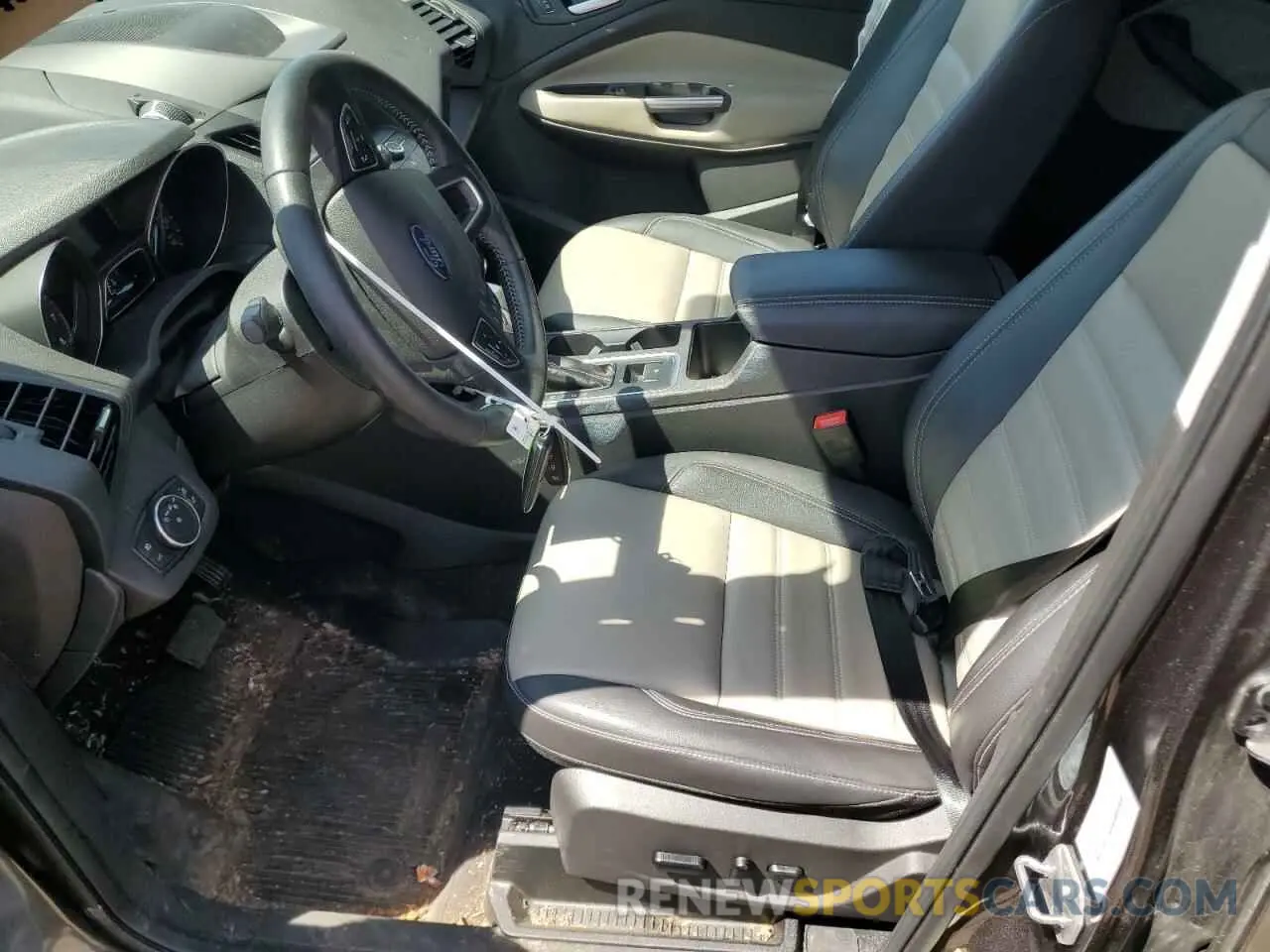 7 Photograph of a damaged car 1FMCU0HDXKUA03861 FORD ESCAPE 2019