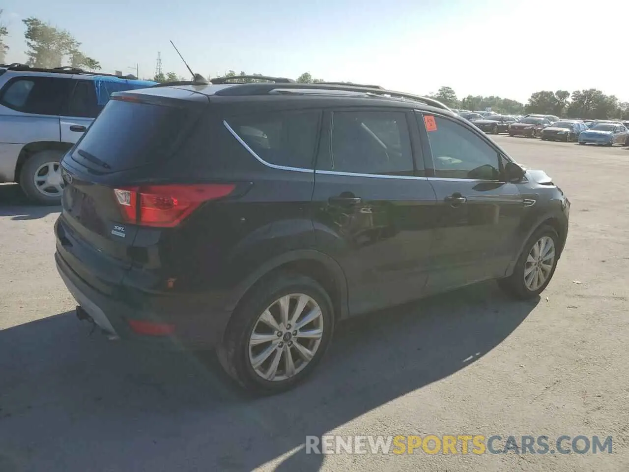 3 Photograph of a damaged car 1FMCU0HDXKUA49934 FORD ESCAPE 2019