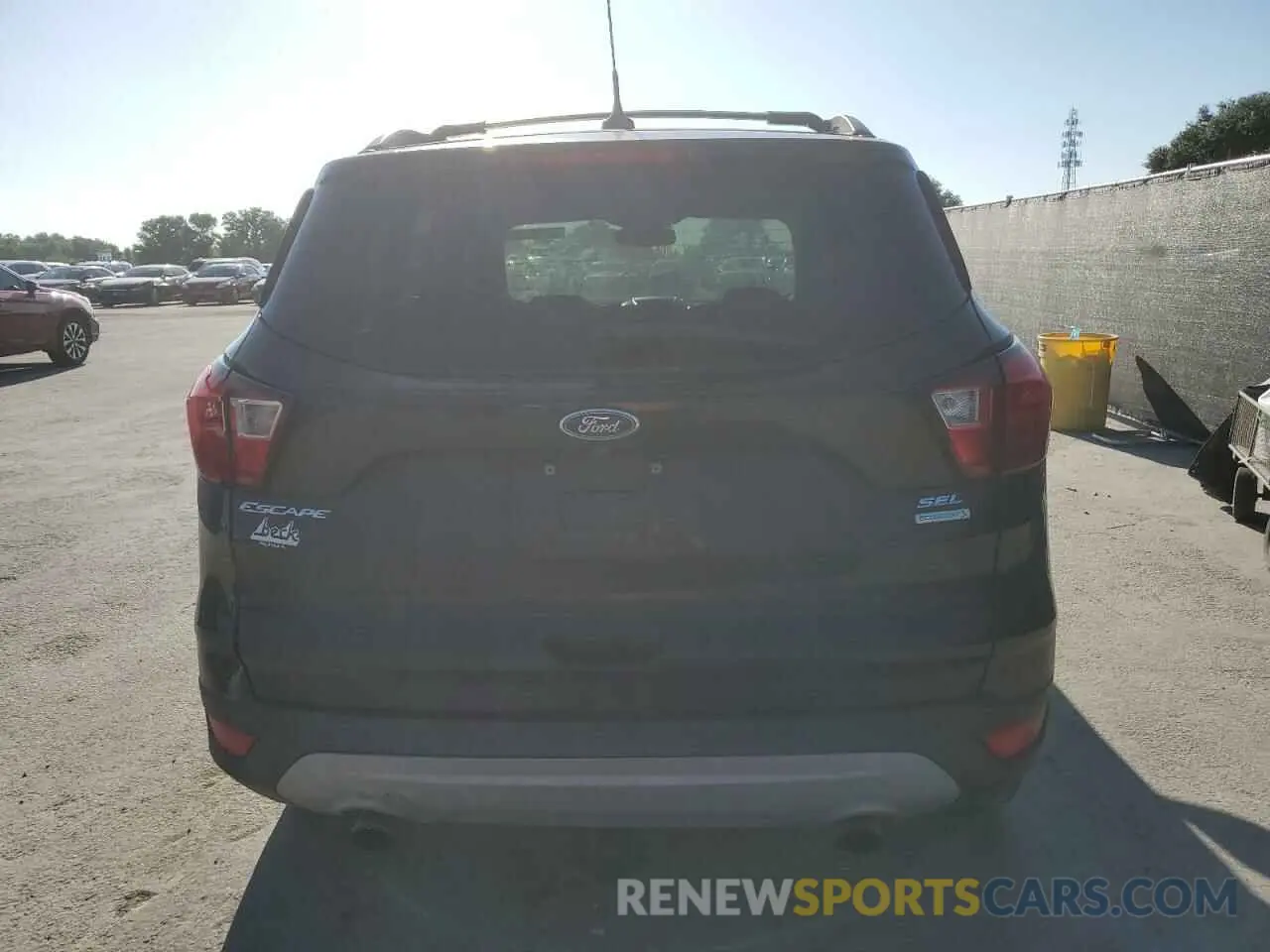 6 Photograph of a damaged car 1FMCU0HDXKUA49934 FORD ESCAPE 2019