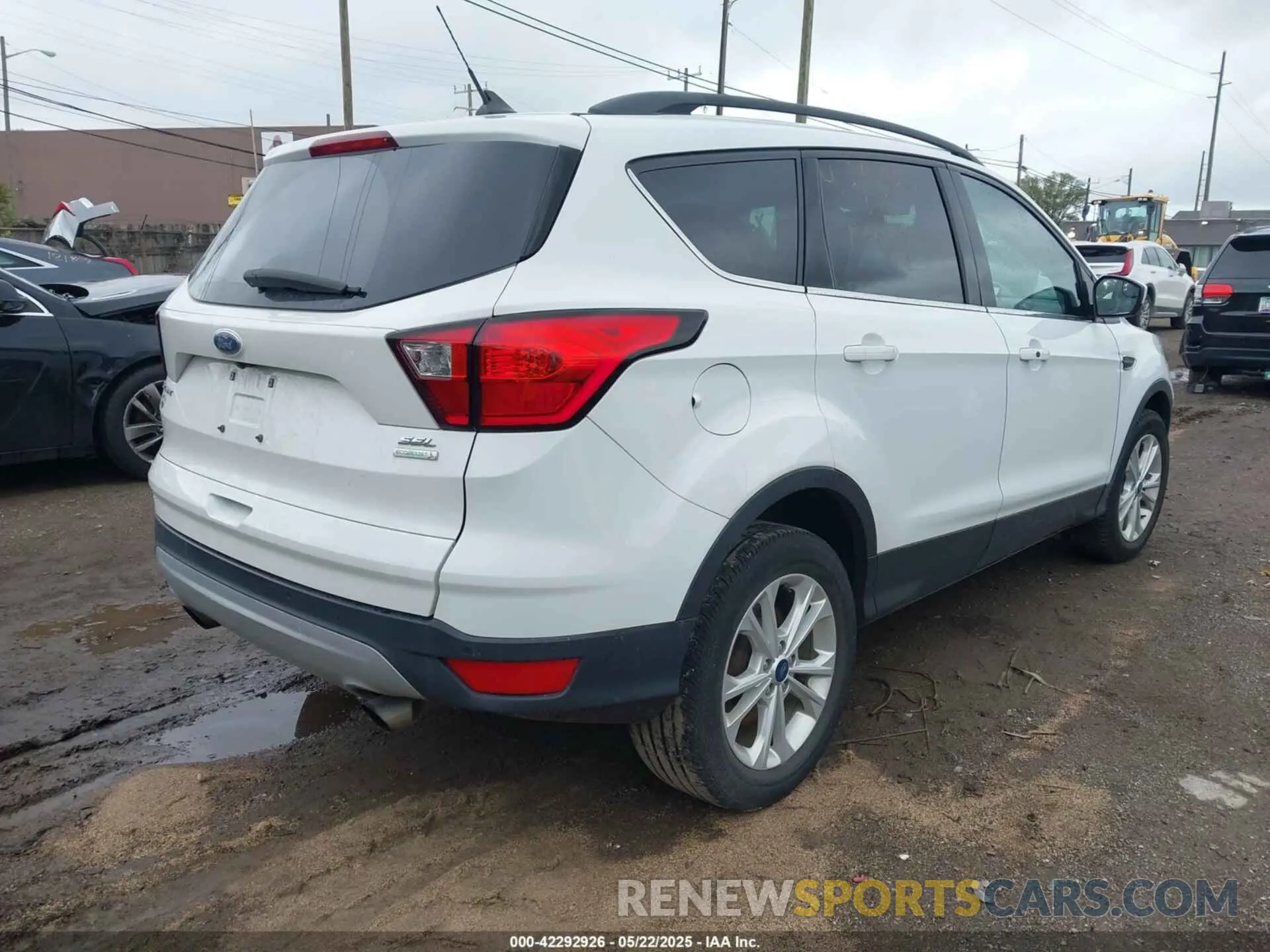 4 Photograph of a damaged car 1FMCU0HDXKUA77863 FORD ESCAPE 2019