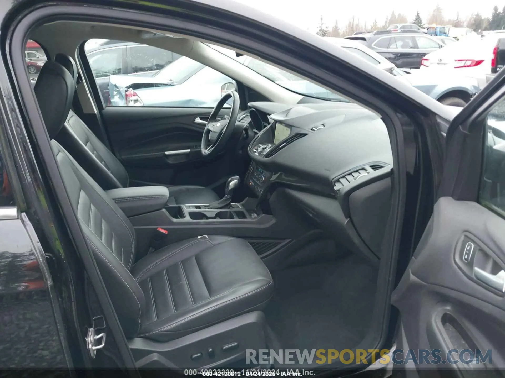 5 Photograph of a damaged car 1FMCU0J90KUC54829 FORD ESCAPE 2019