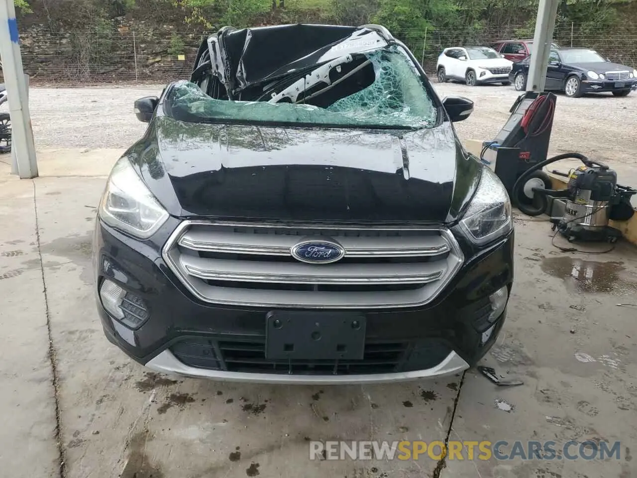 5 Photograph of a damaged car 1FMCU0J91KUC29342 FORD ESCAPE 2019