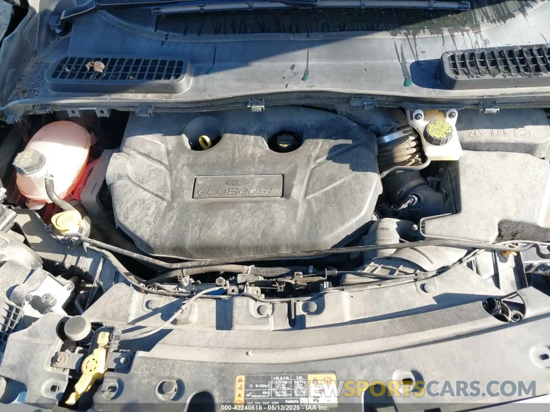 10 Photograph of a damaged car 1FMCU0J92KUC58168 FORD ESCAPE 2019