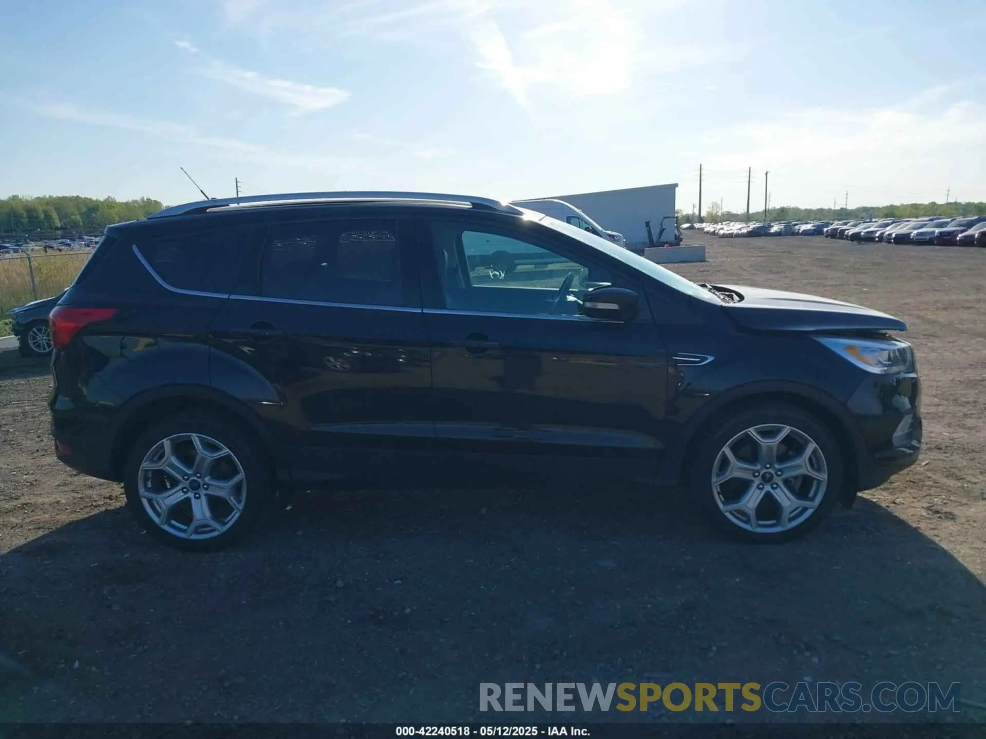 14 Photograph of a damaged car 1FMCU0J92KUC58168 FORD ESCAPE 2019