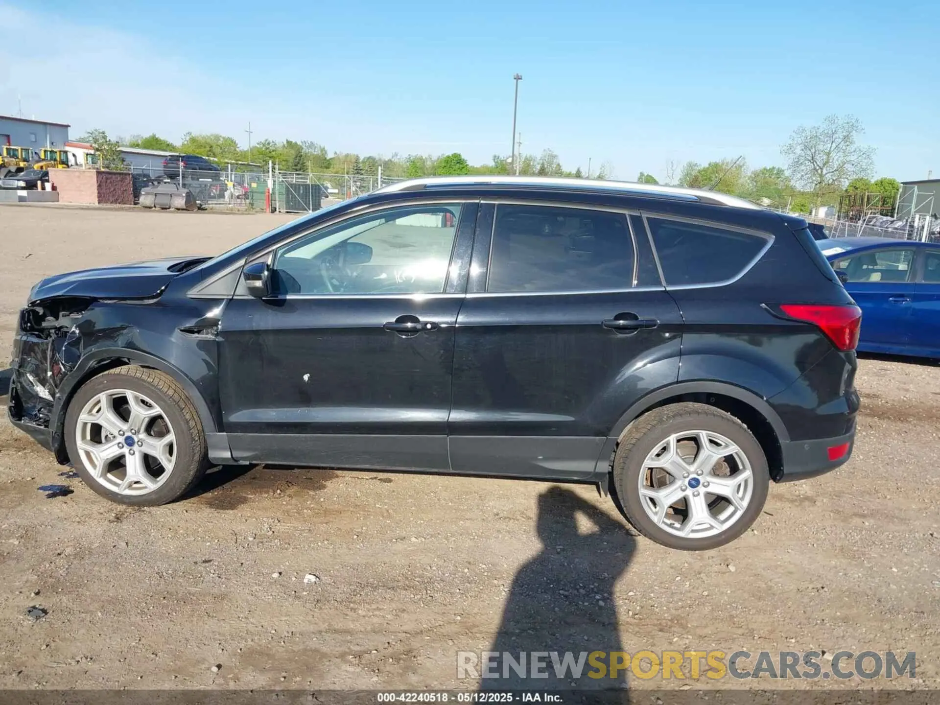 15 Photograph of a damaged car 1FMCU0J92KUC58168 FORD ESCAPE 2019