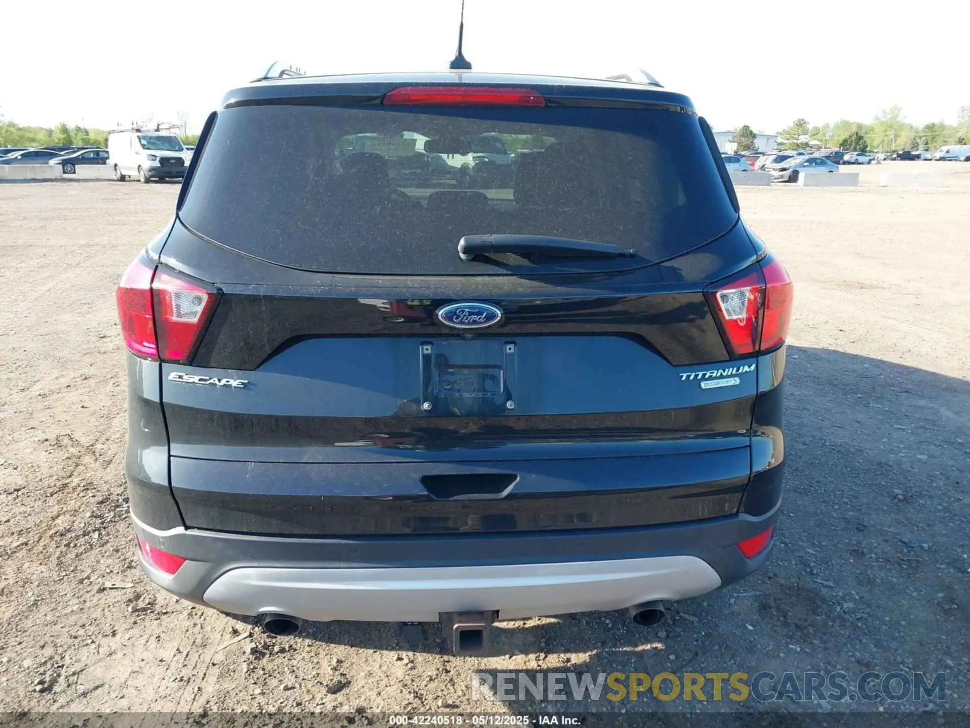 17 Photograph of a damaged car 1FMCU0J92KUC58168 FORD ESCAPE 2019