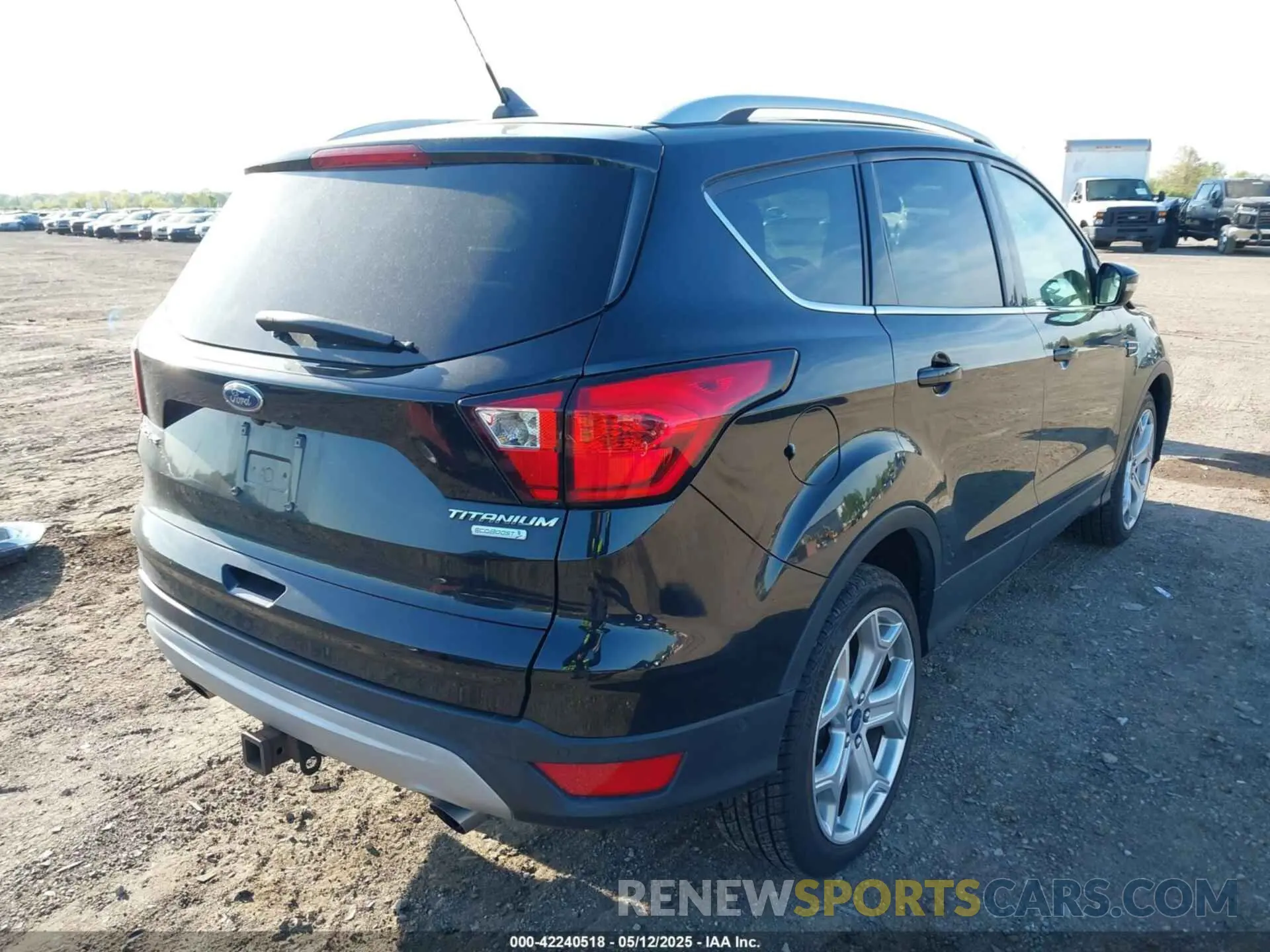 4 Photograph of a damaged car 1FMCU0J92KUC58168 FORD ESCAPE 2019