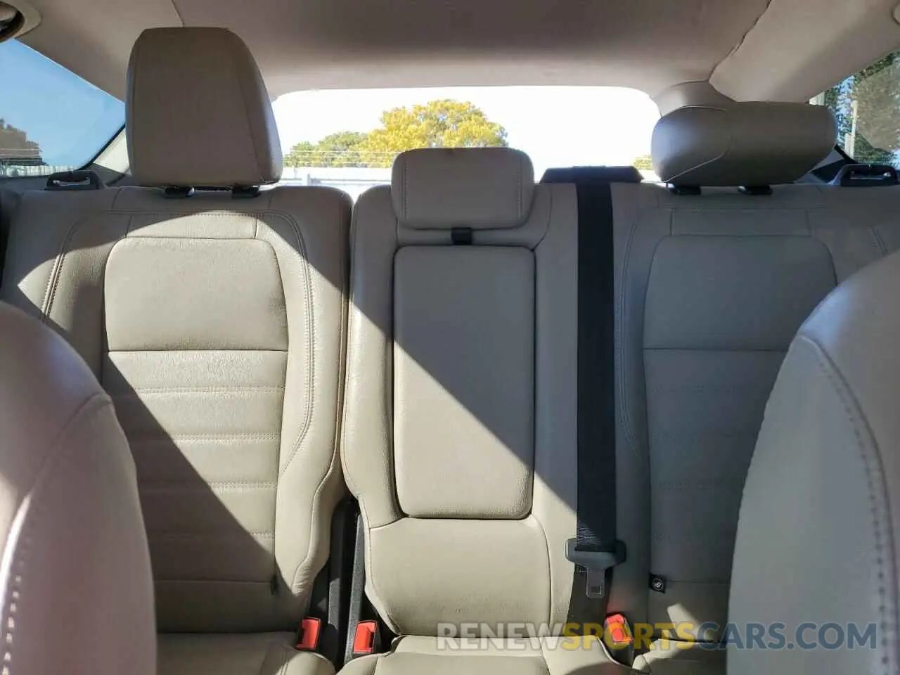 10 Photograph of a damaged car 1FMCU0J93KUC33103 FORD ESCAPE 2019