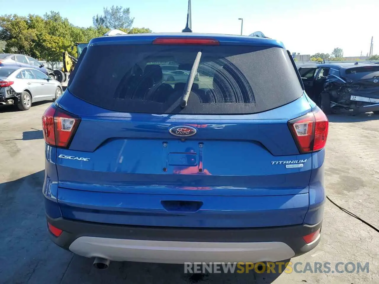 6 Photograph of a damaged car 1FMCU0J93KUC33103 FORD ESCAPE 2019