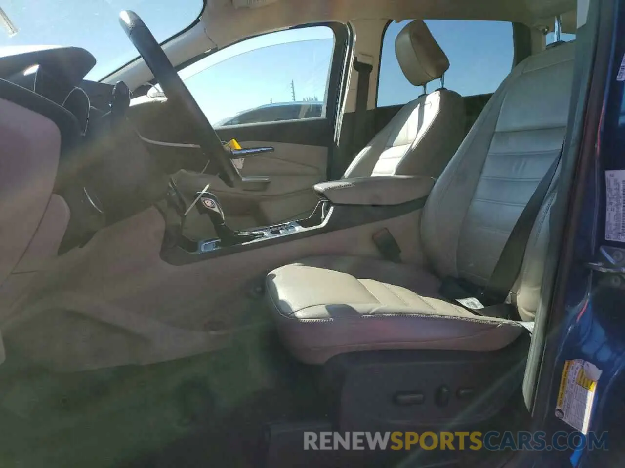 7 Photograph of a damaged car 1FMCU0J93KUC33103 FORD ESCAPE 2019