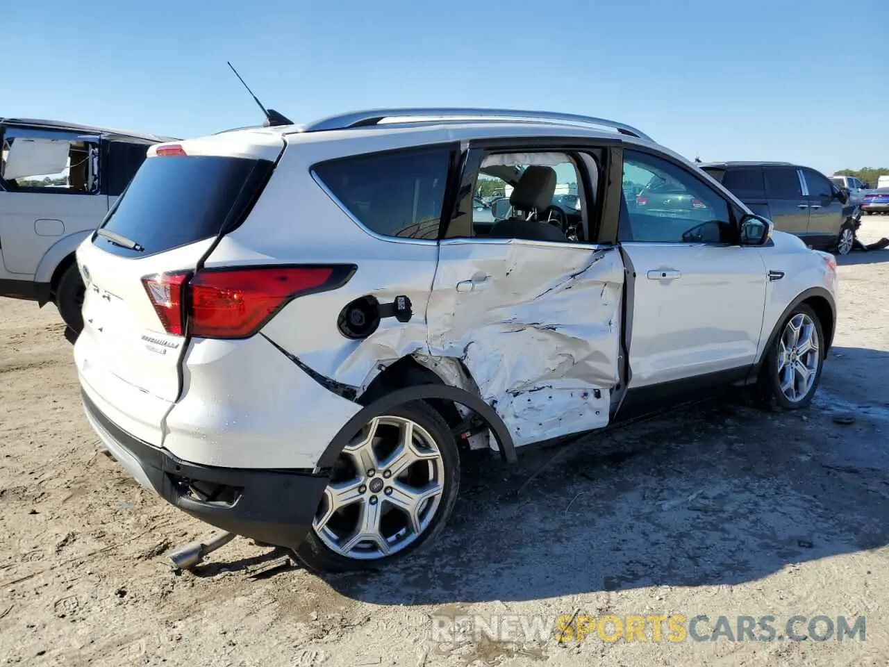 3 Photograph of a damaged car 1FMCU0J94KUA50566 FORD ESCAPE 2019