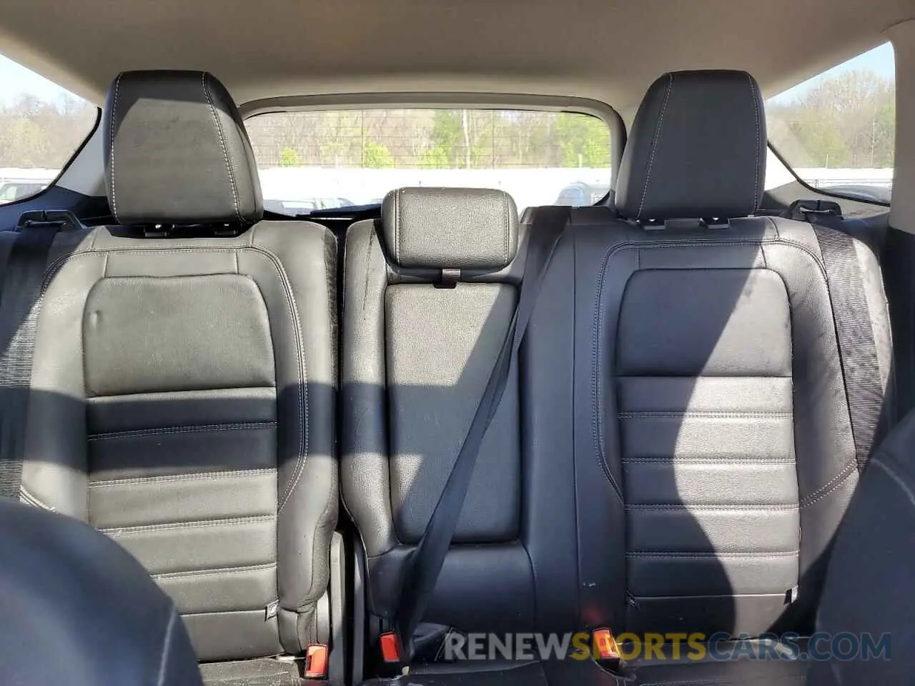 10 Photograph of a damaged car 1FMCU0J94KUB81464 FORD ESCAPE 2019
