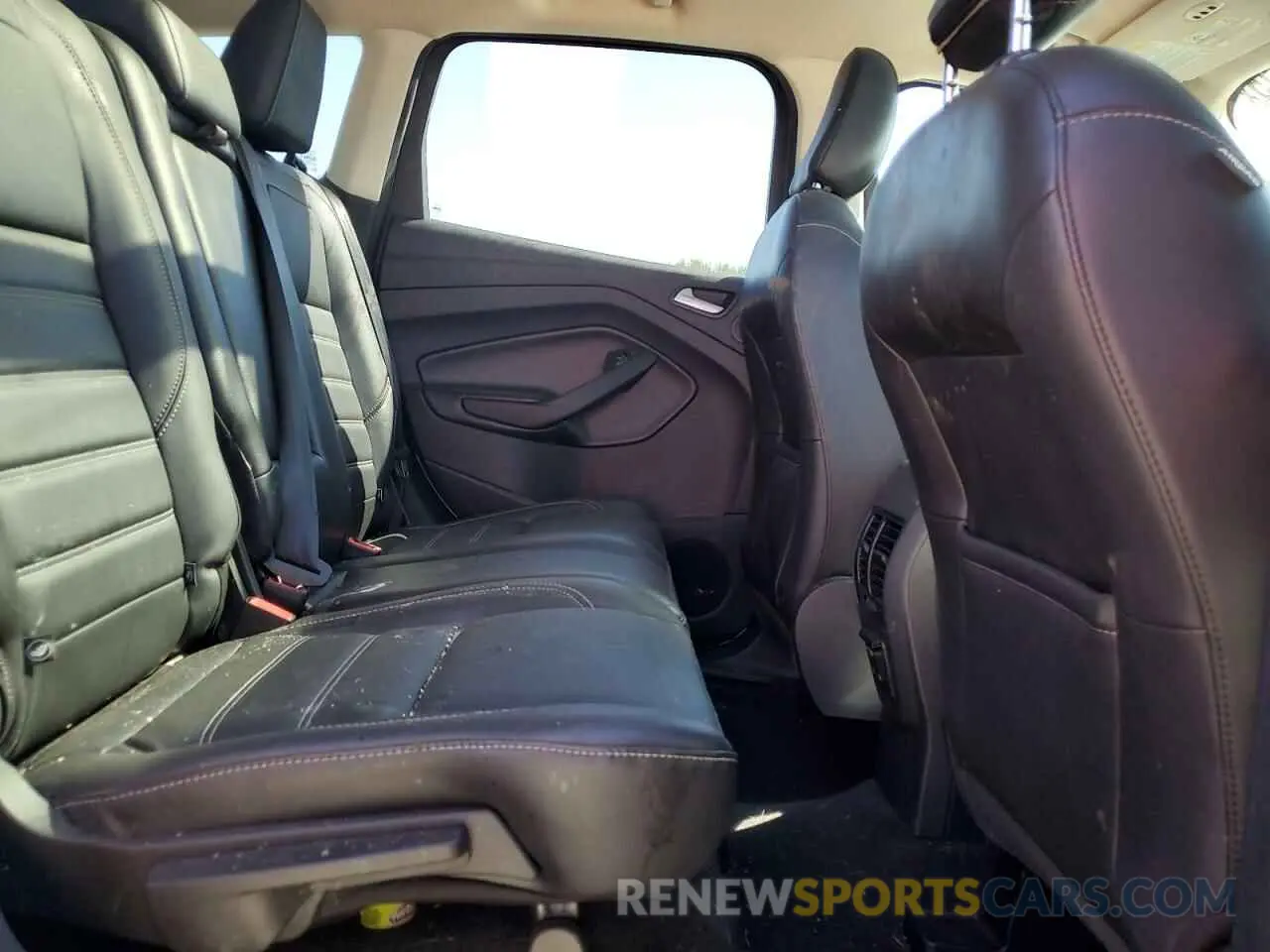 11 Photograph of a damaged car 1FMCU0J94KUB81464 FORD ESCAPE 2019