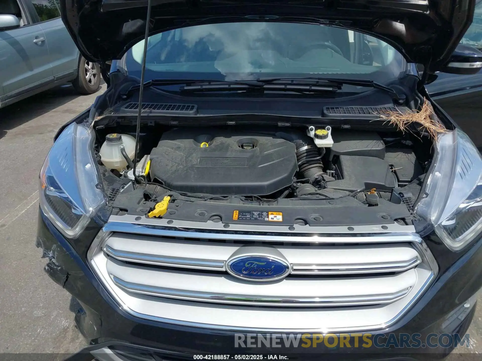 10 Photograph of a damaged car 1FMCU0J94KUB93601 FORD ESCAPE 2019