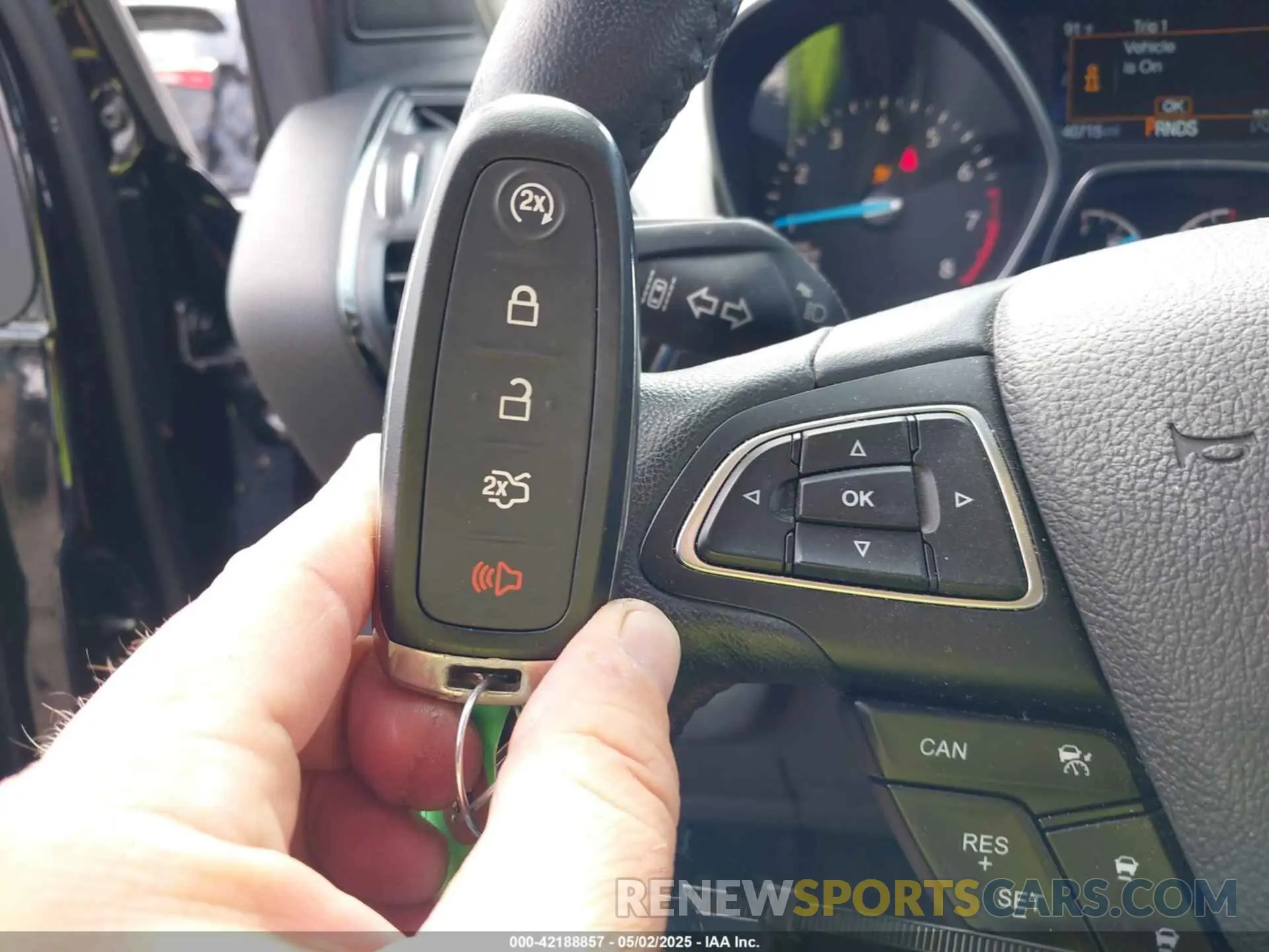 11 Photograph of a damaged car 1FMCU0J94KUB93601 FORD ESCAPE 2019