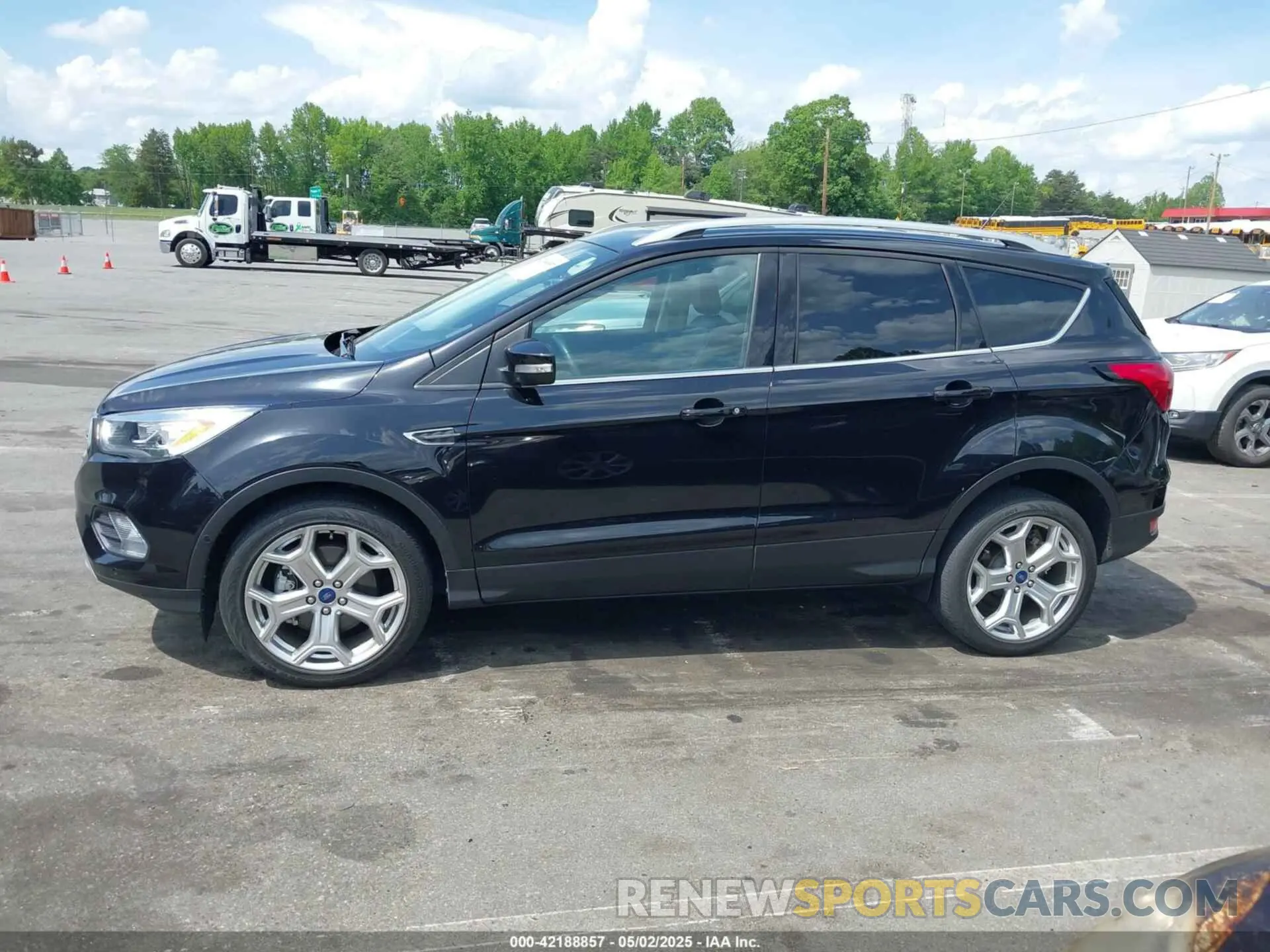 14 Photograph of a damaged car 1FMCU0J94KUB93601 FORD ESCAPE 2019