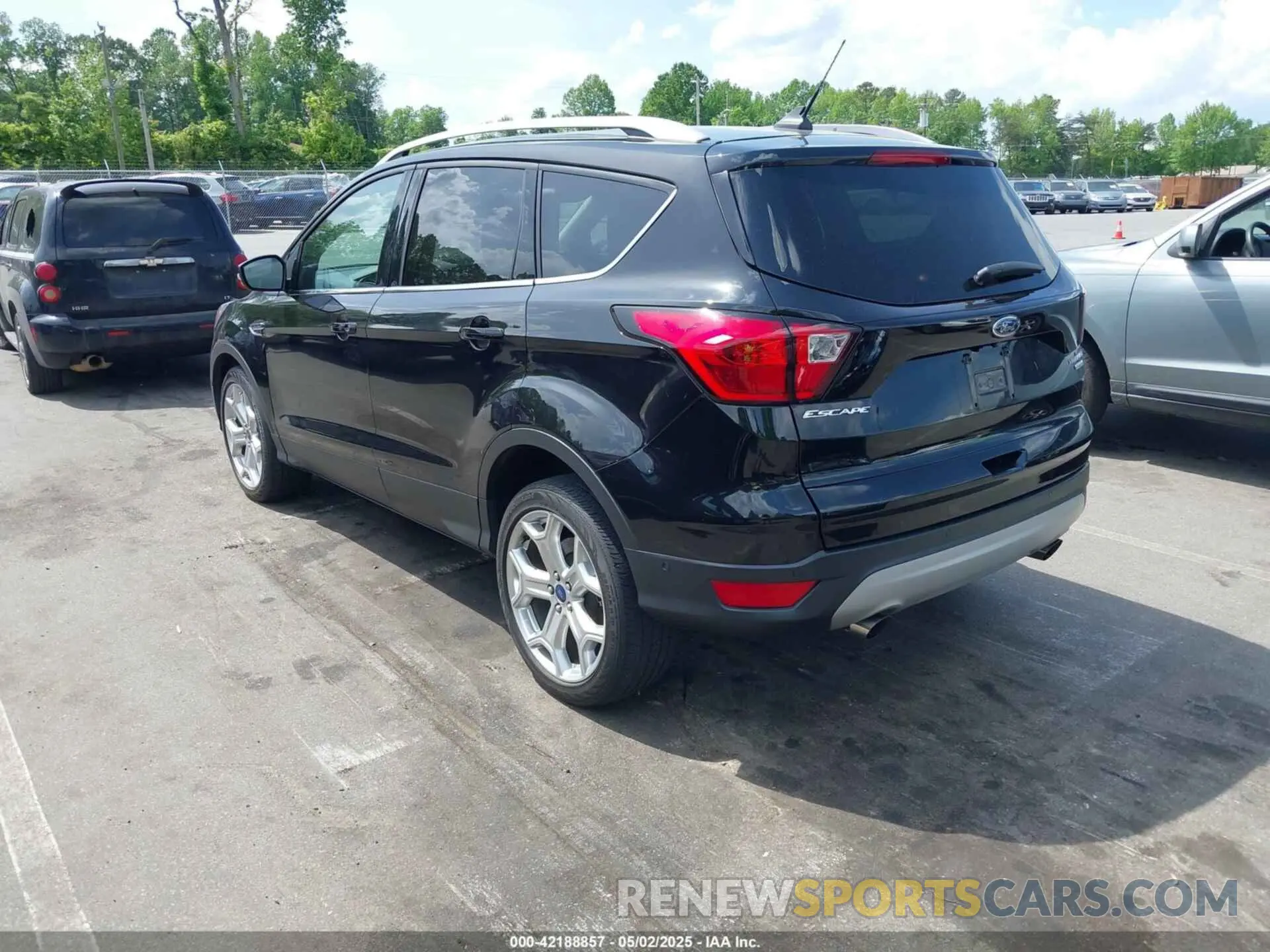 3 Photograph of a damaged car 1FMCU0J94KUB93601 FORD ESCAPE 2019