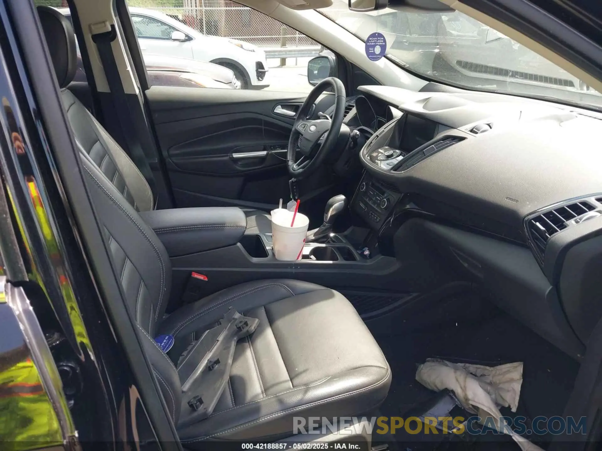 5 Photograph of a damaged car 1FMCU0J94KUB93601 FORD ESCAPE 2019