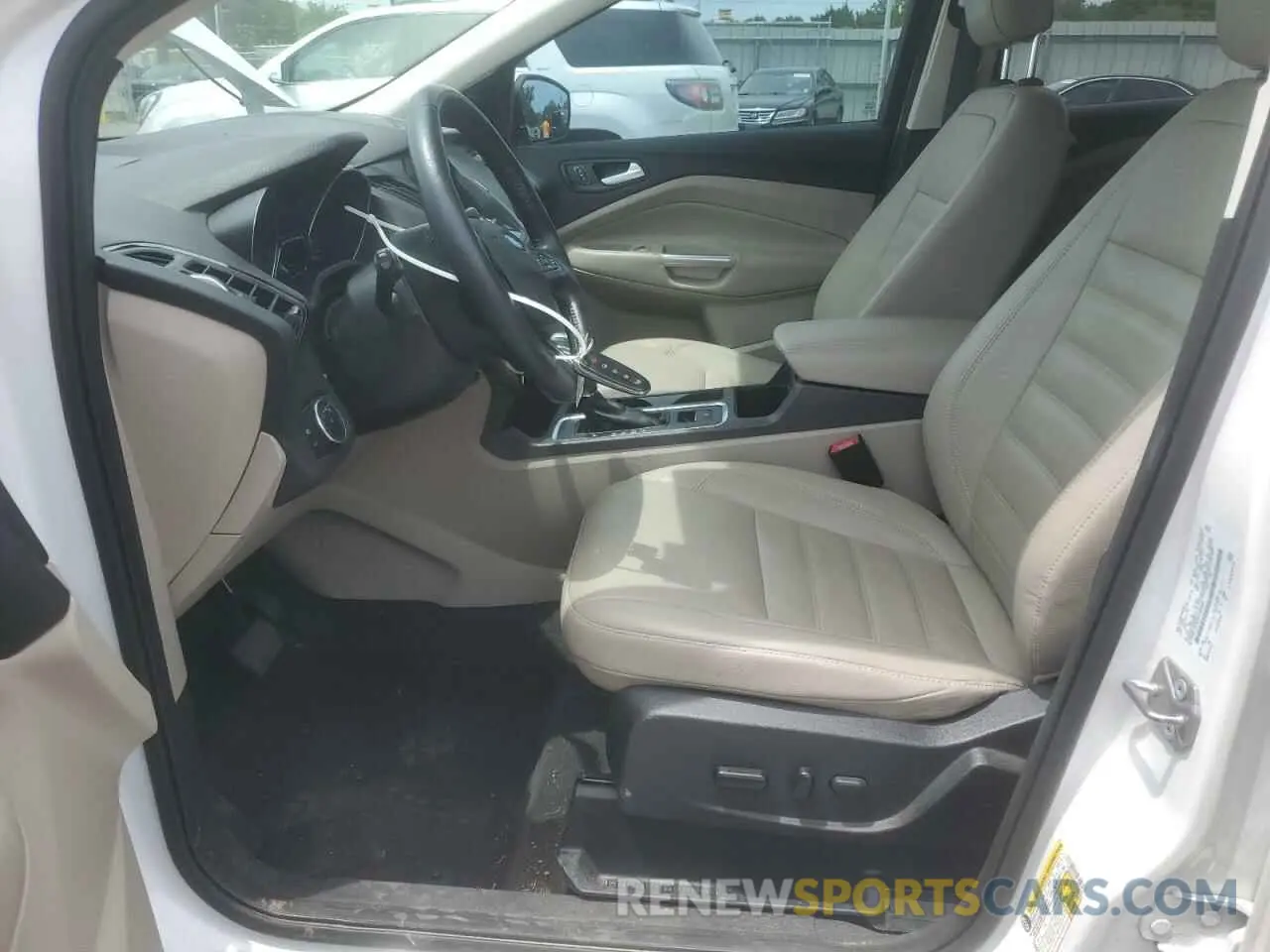 7 Photograph of a damaged car 1FMCU0J94KUC02894 FORD ESCAPE 2019