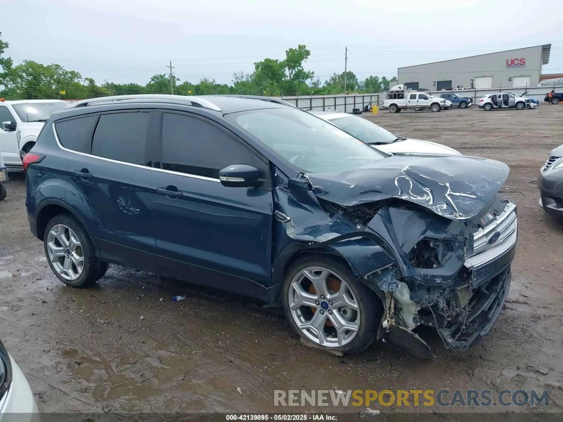 13 Photograph of a damaged car 1FMCU0J94KUC32929 FORD ESCAPE 2019