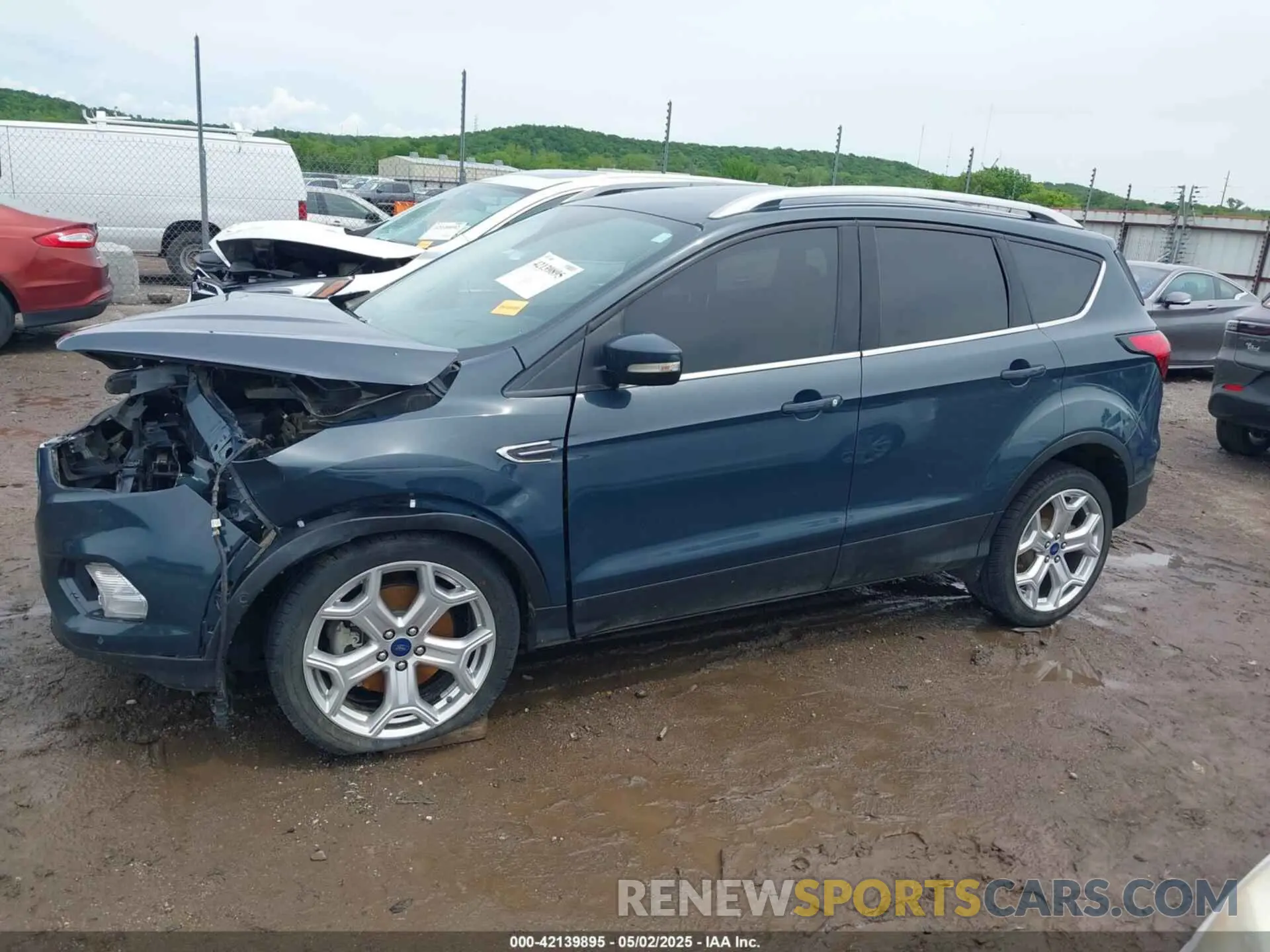 14 Photograph of a damaged car 1FMCU0J94KUC32929 FORD ESCAPE 2019