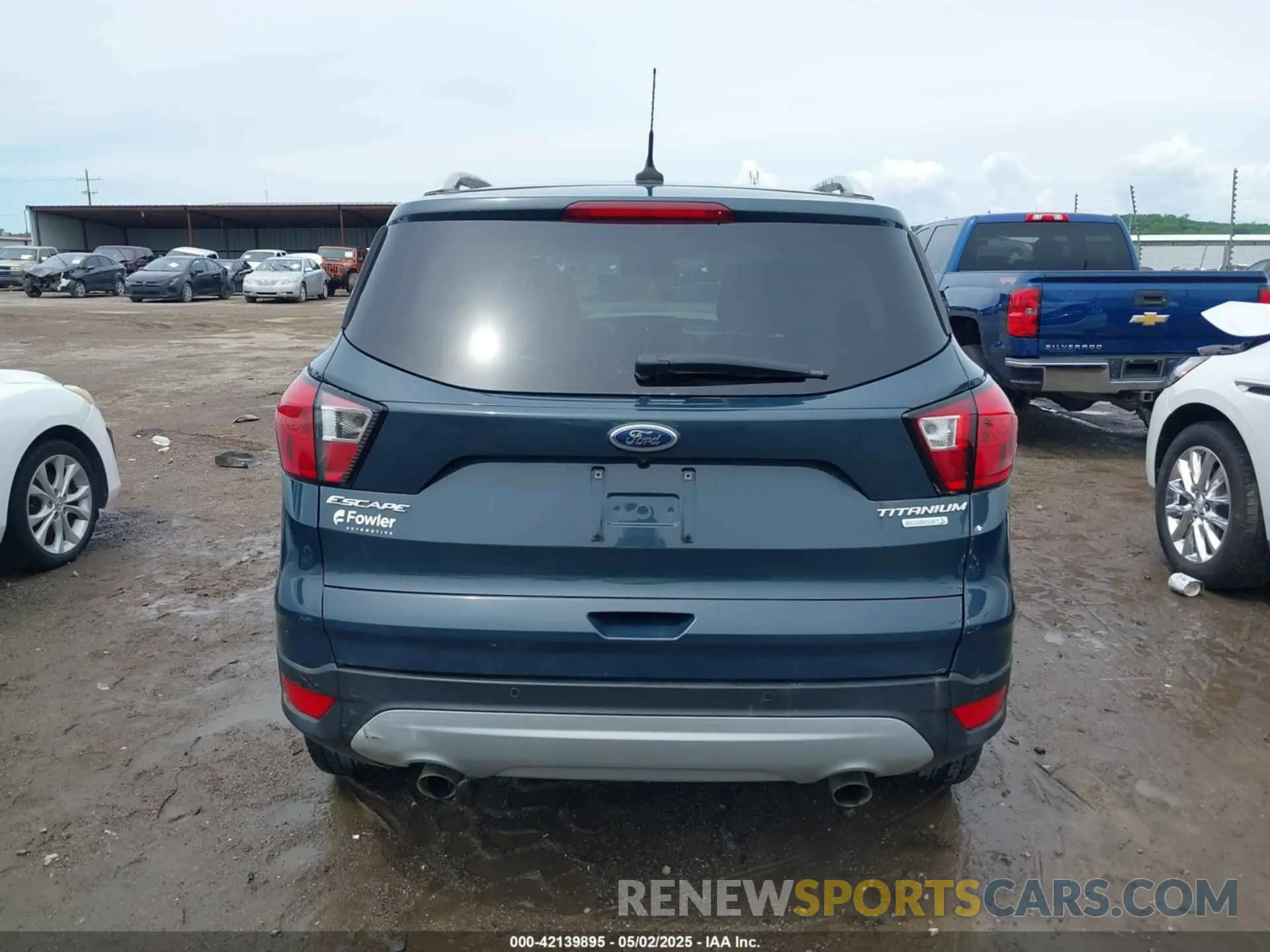 16 Photograph of a damaged car 1FMCU0J94KUC32929 FORD ESCAPE 2019