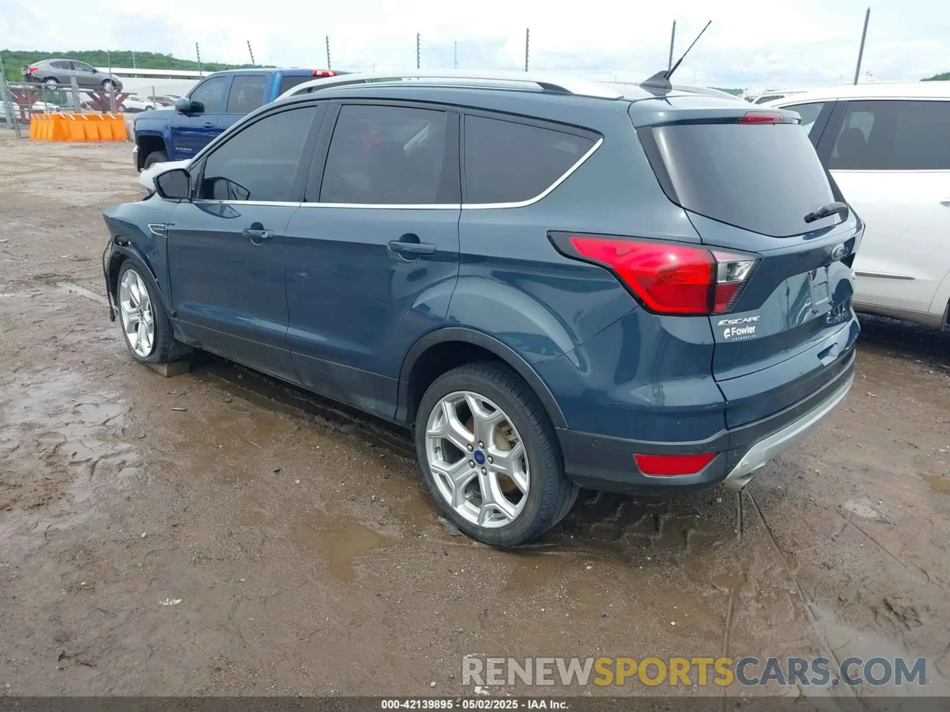 3 Photograph of a damaged car 1FMCU0J94KUC32929 FORD ESCAPE 2019