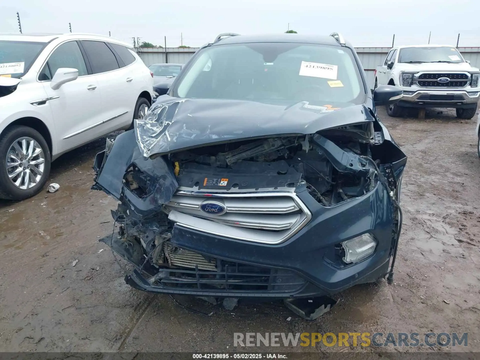 6 Photograph of a damaged car 1FMCU0J94KUC32929 FORD ESCAPE 2019