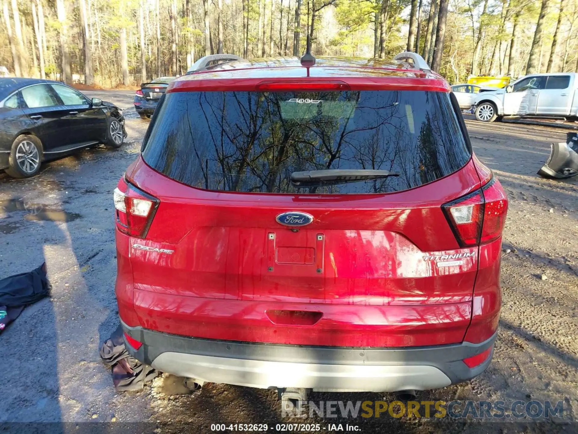 17 Photograph of a damaged car 1FMCU0J95KUA50852 FORD ESCAPE 2019