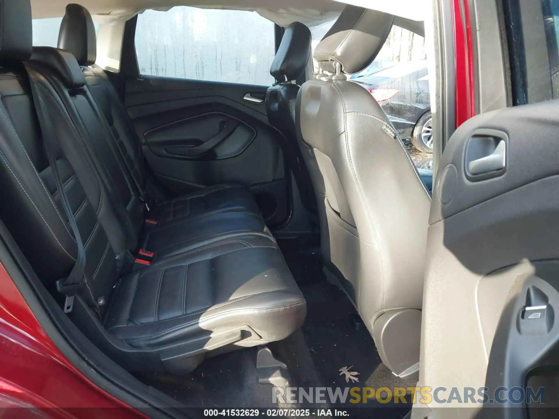 8 Photograph of a damaged car 1FMCU0J95KUA50852 FORD ESCAPE 2019