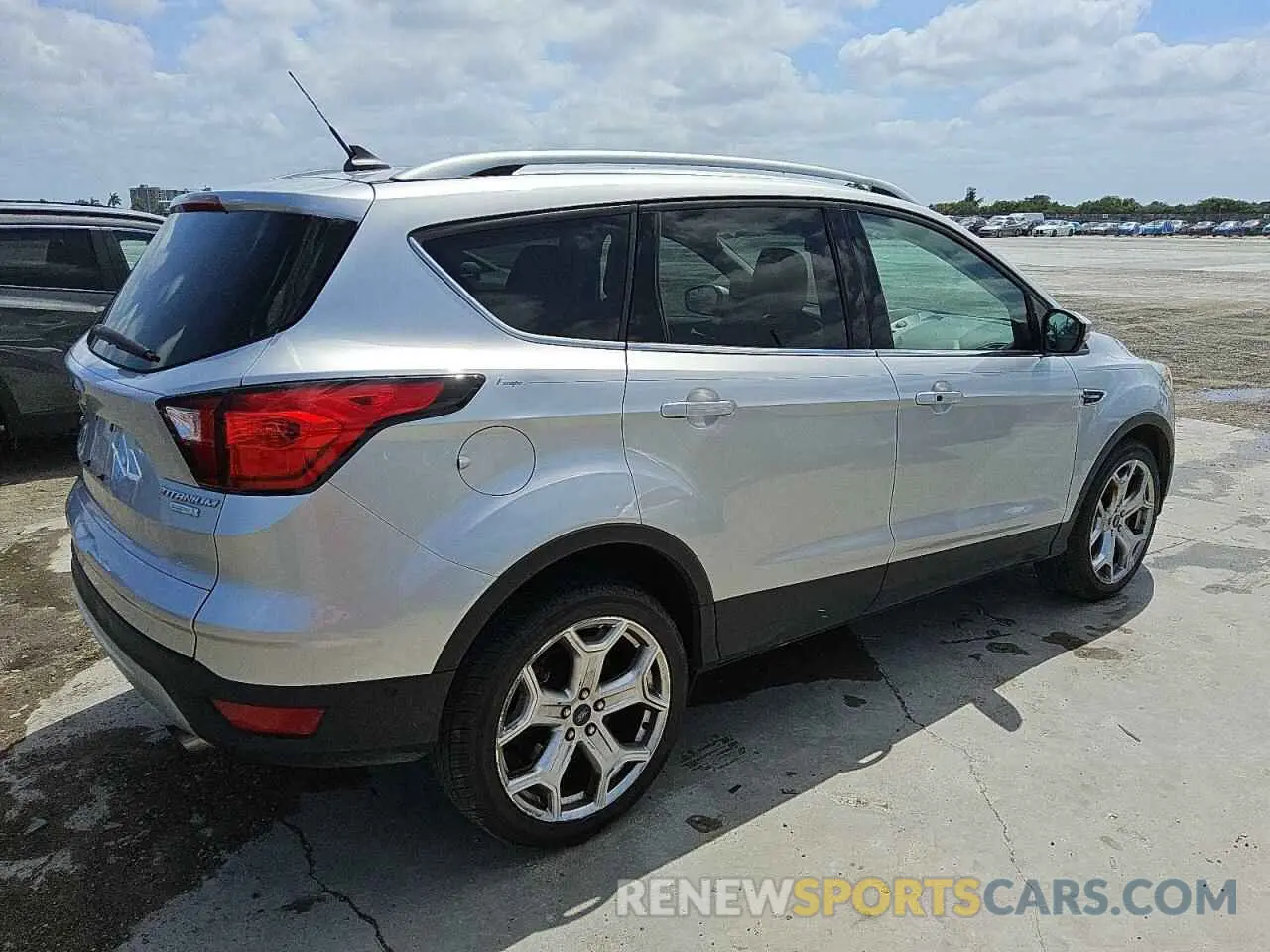 3 Photograph of a damaged car 1FMCU0J95KUB48327 FORD ESCAPE 2019