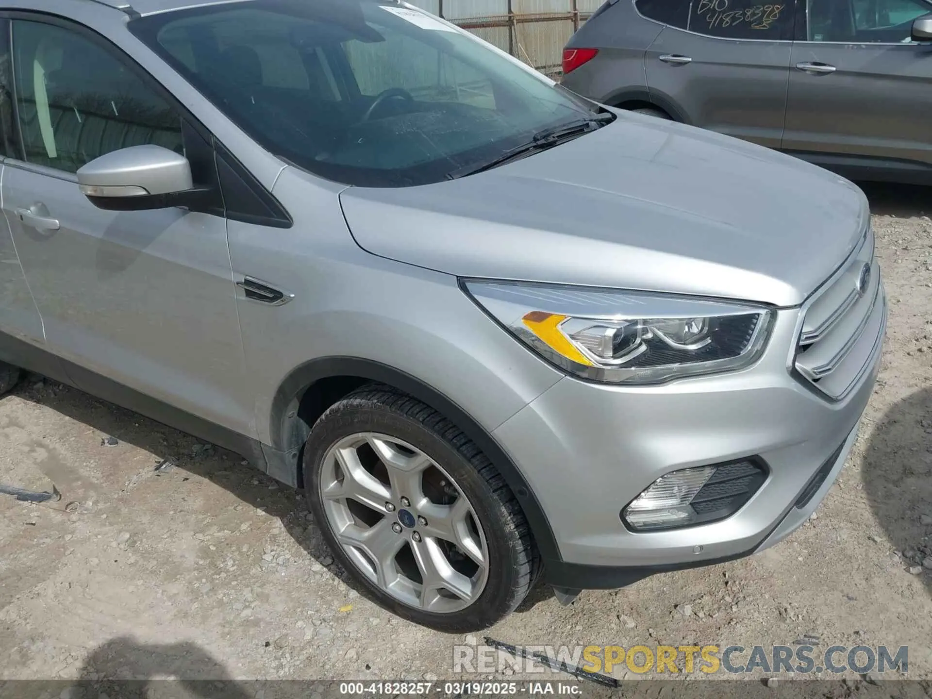 1 Photograph of a damaged car 1FMCU0J96KUA39858 FORD ESCAPE 2019