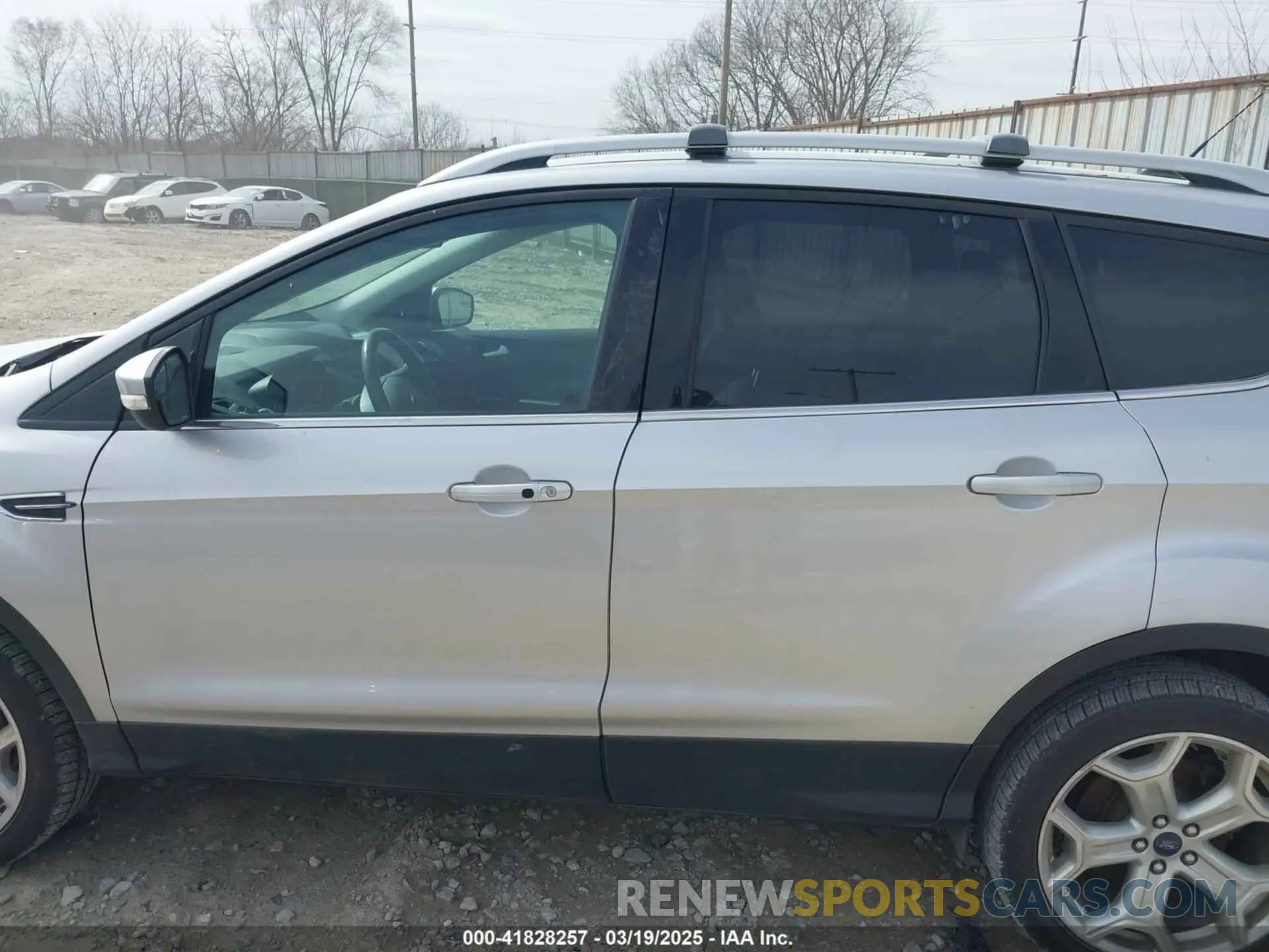 14 Photograph of a damaged car 1FMCU0J96KUA39858 FORD ESCAPE 2019