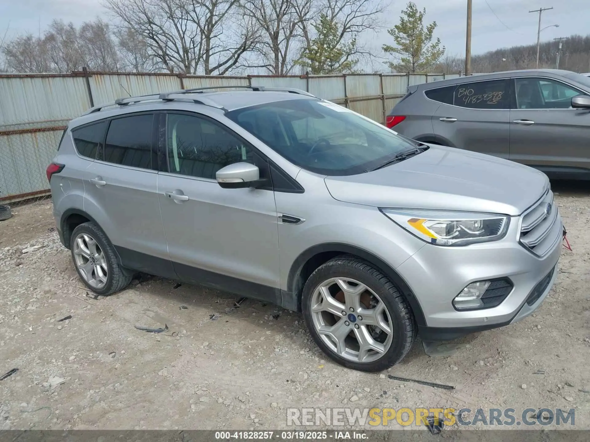 19 Photograph of a damaged car 1FMCU0J96KUA39858 FORD ESCAPE 2019