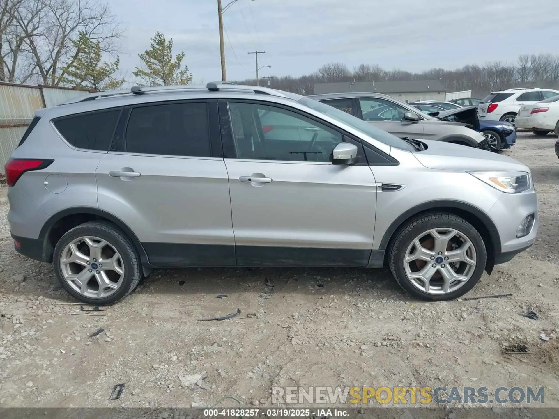 20 Photograph of a damaged car 1FMCU0J96KUA39858 FORD ESCAPE 2019
