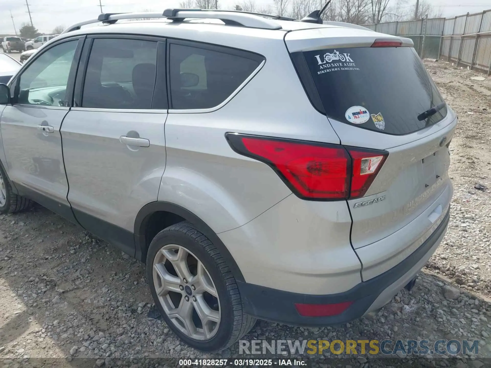 3 Photograph of a damaged car 1FMCU0J96KUA39858 FORD ESCAPE 2019