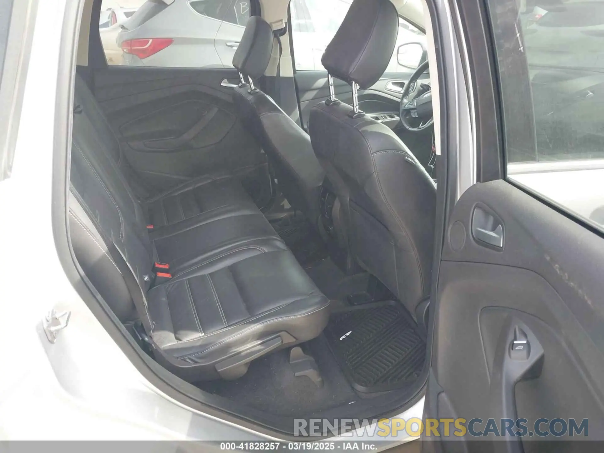 8 Photograph of a damaged car 1FMCU0J96KUA39858 FORD ESCAPE 2019
